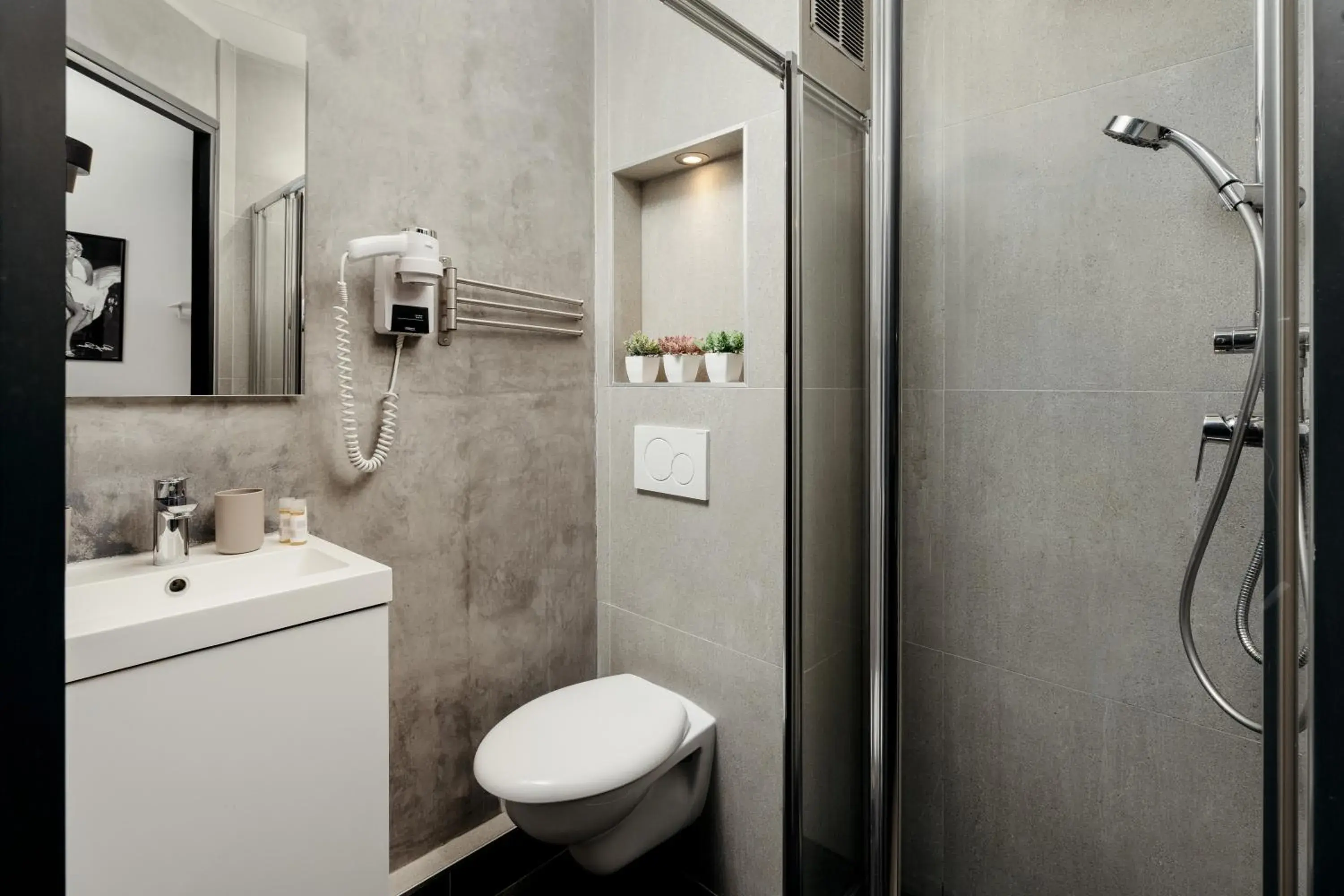 Shower, Bathroom in Hotel D'argenson