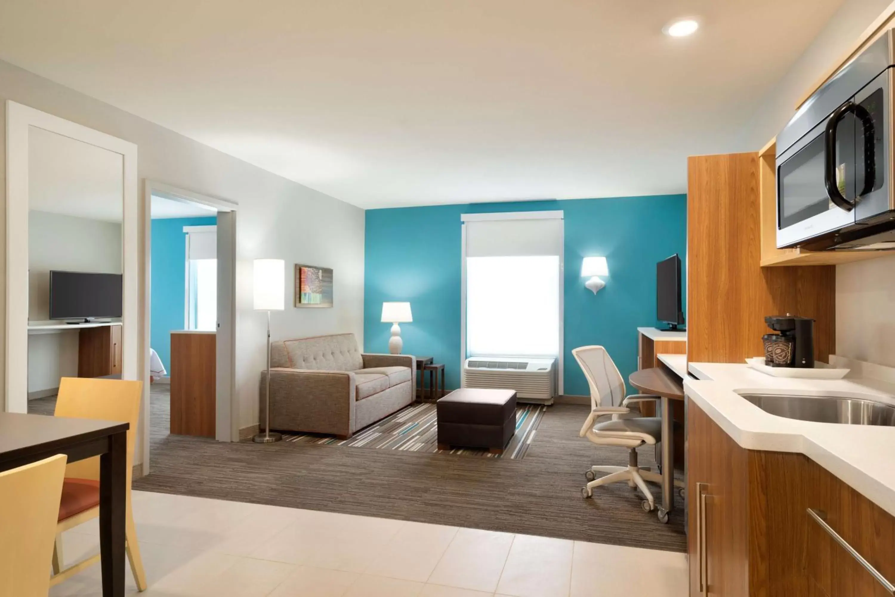 Bedroom in Home2 Suites by Hilton Roanoke