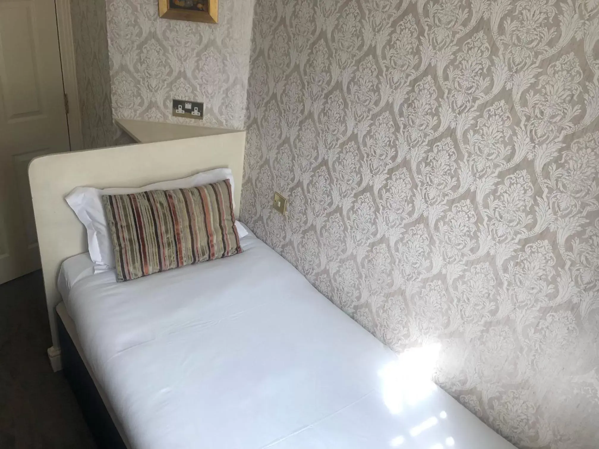 Bed in The Leonard Hotel
