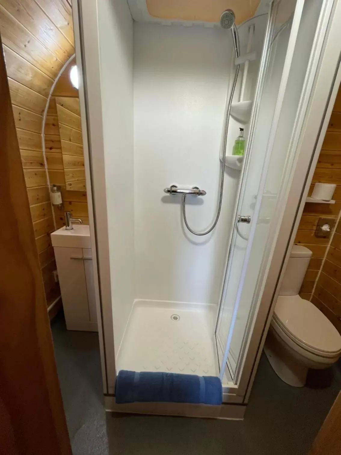 Bathroom in Sea and Mountain View Luxury Glamping Pods Heated
