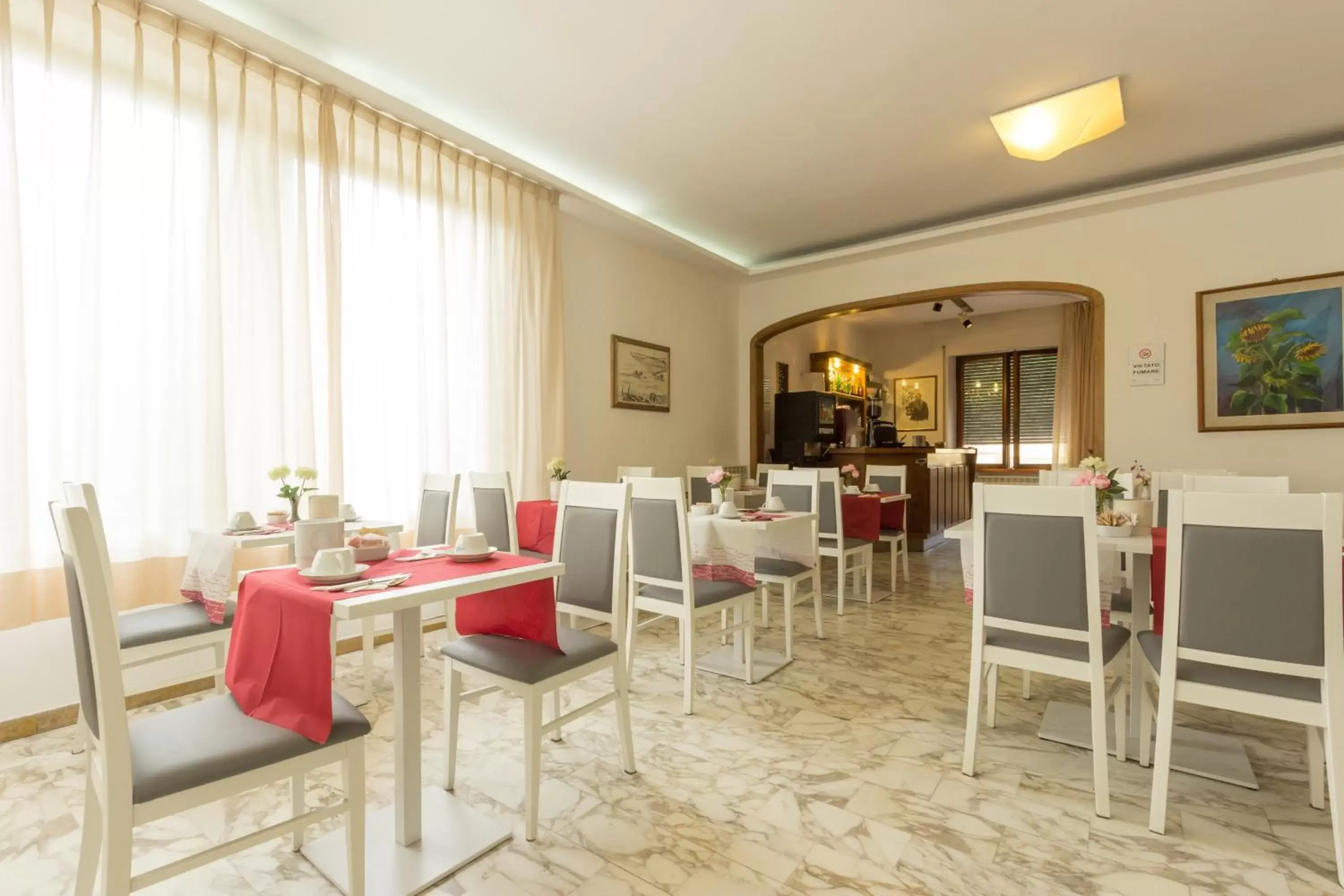 Lounge or bar, Restaurant/Places to Eat in Hotel Roma