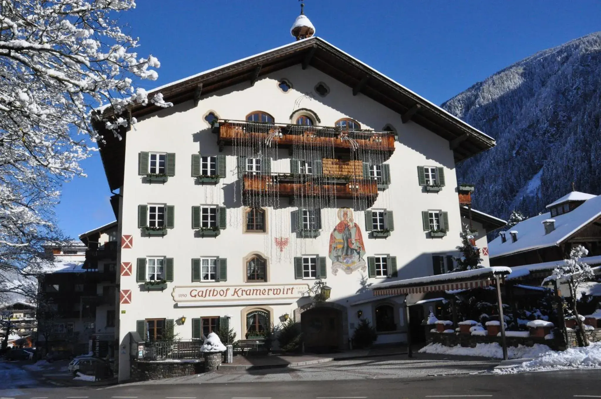 Facade/entrance, Property Building in Alpenhotel Kramerwirt