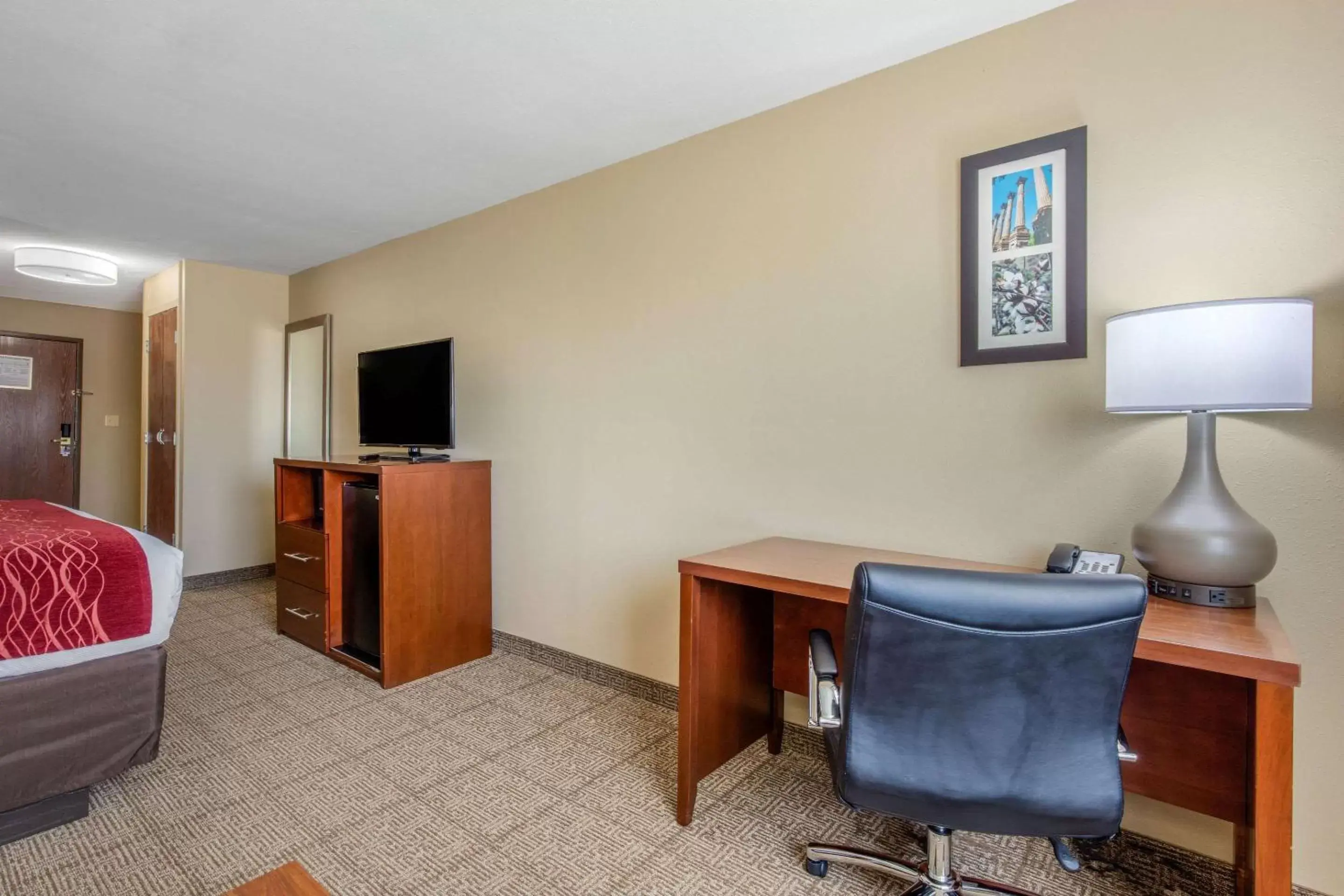 Photo of the whole room, TV/Entertainment Center in Comfort Inn & Suites