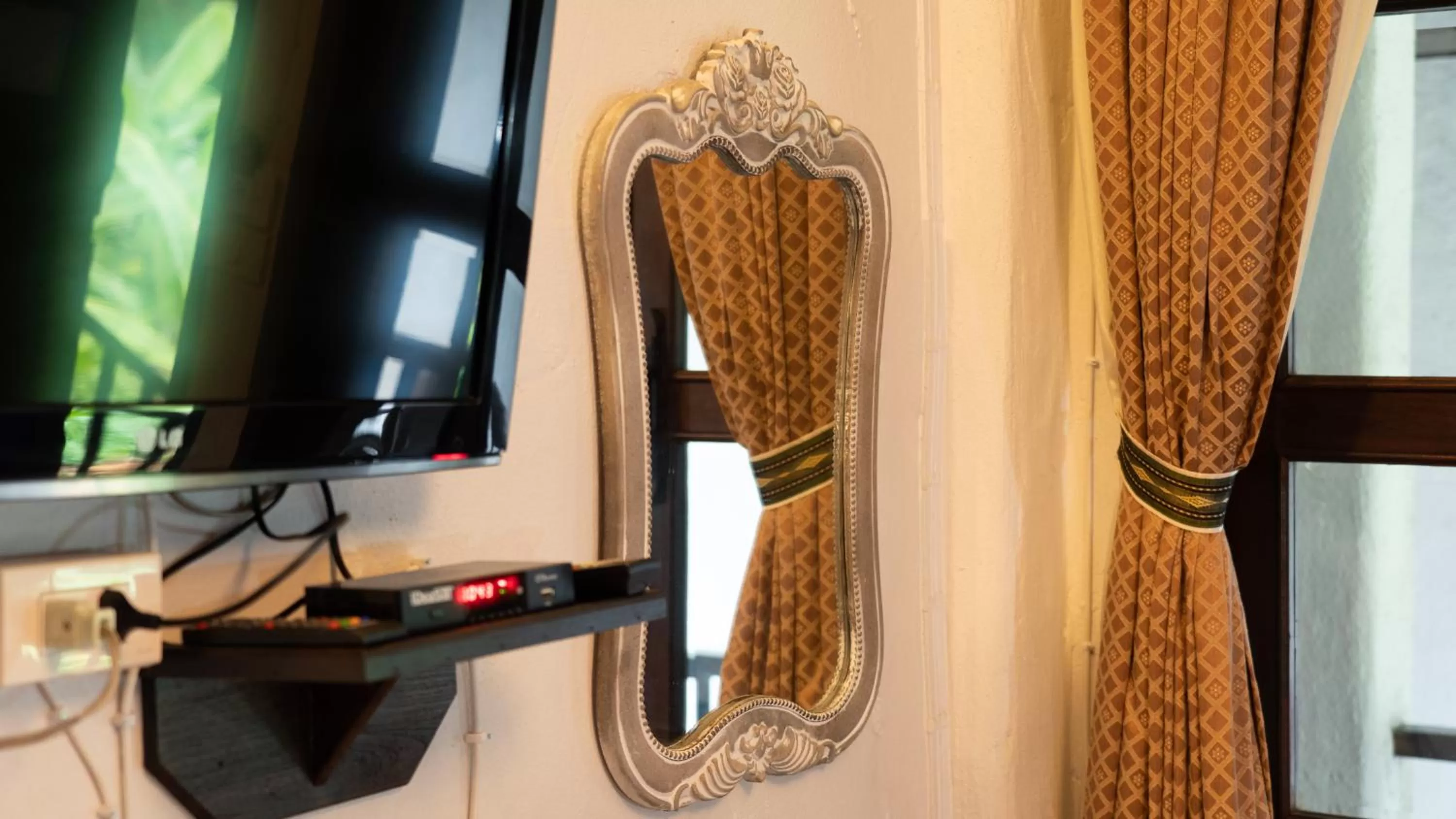 Photo of the whole room, TV/Entertainment Center in Cheva Gallery Boutique Hotel