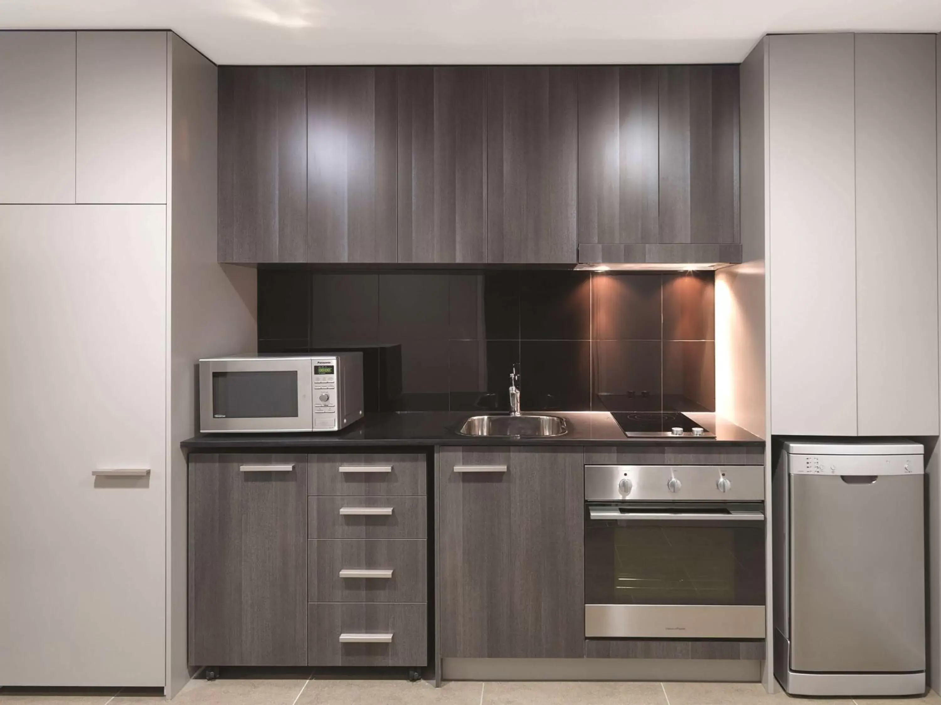 Kitchen or kitchenette, Kitchen/Kitchenette in Adina Apartment Hotel Sydney Airport