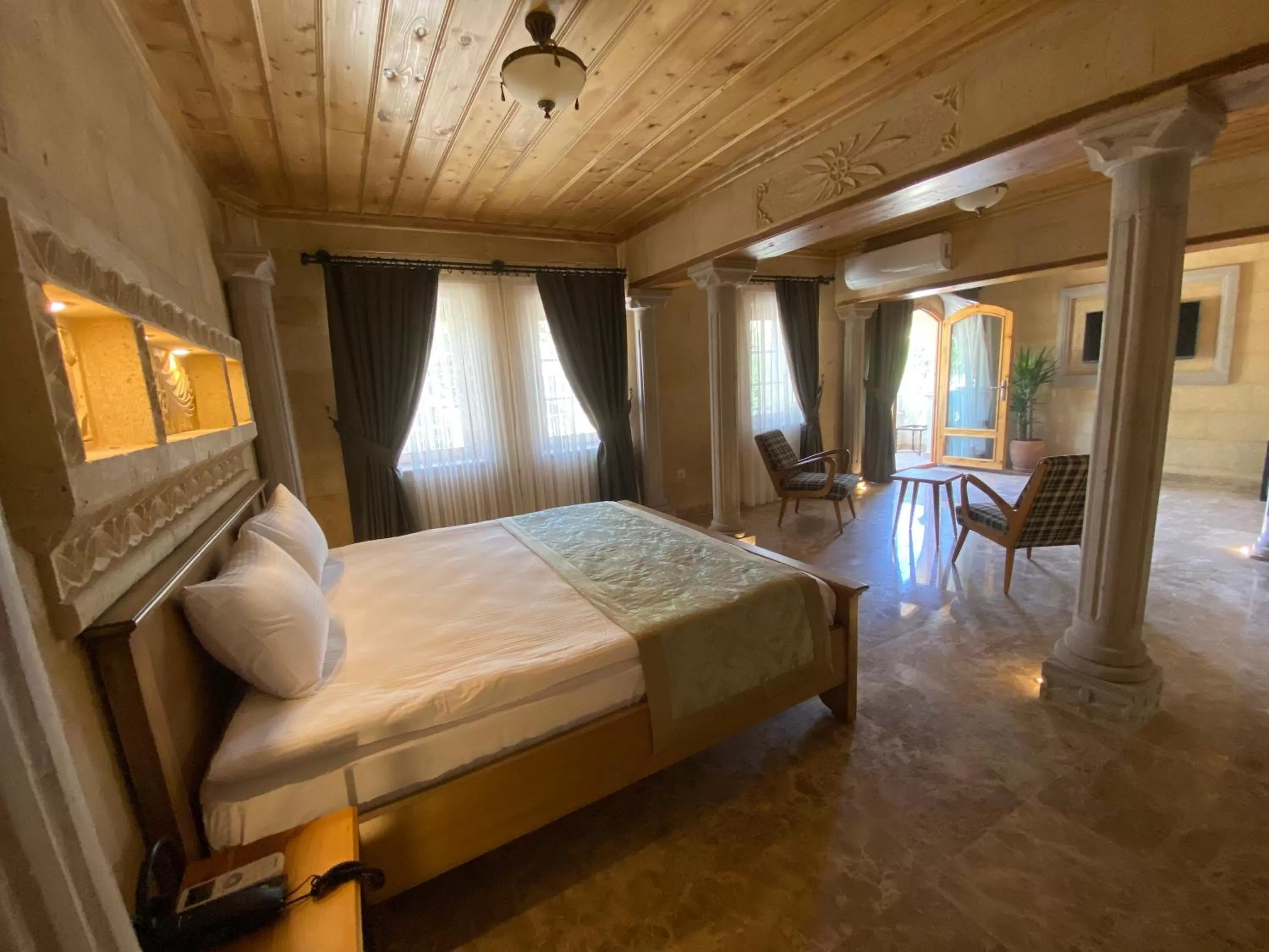 Photo of the whole room, Bed in Cratus Stone Palace