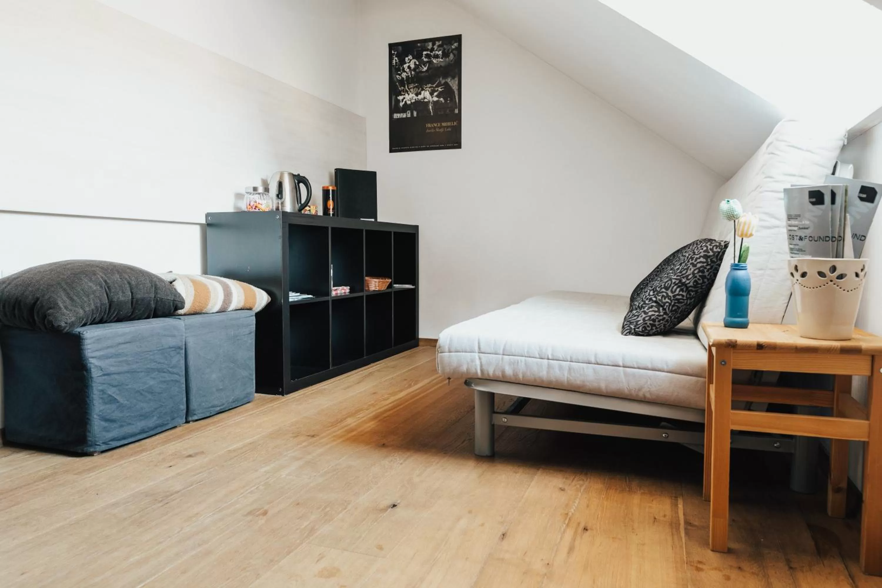 Communal lounge/ TV room, Bed in Layer Residences