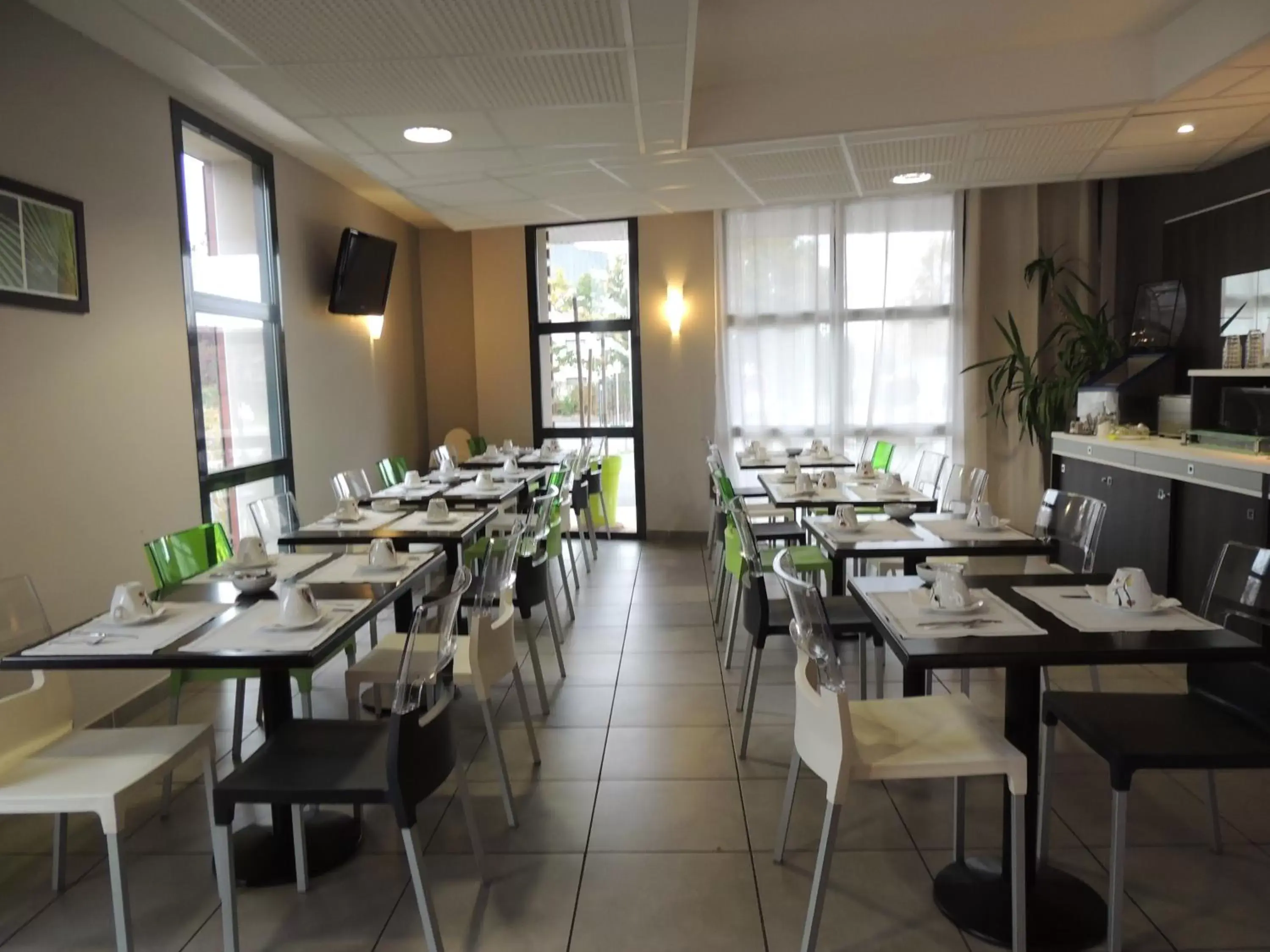 Buffet breakfast, Restaurant/Places to Eat in The Originals City, Hotel Novella Premium, Nantes Est