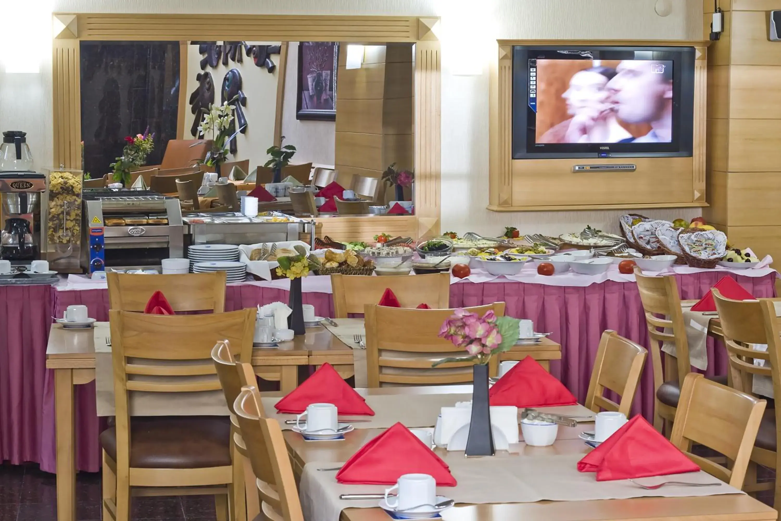 Restaurant/Places to Eat in Express Star Hotel Taksim