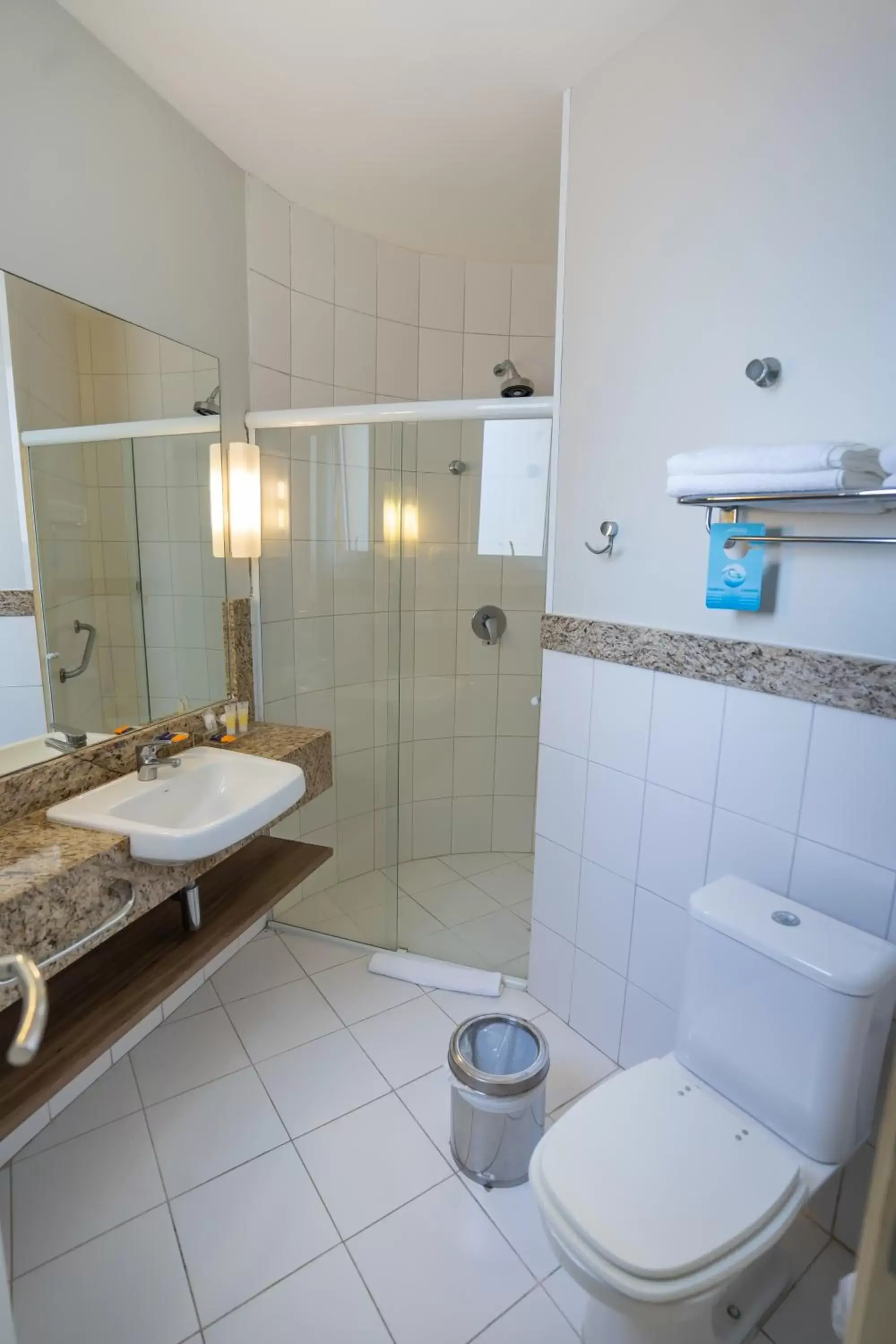 Shower, Bathroom in Comfort Hotel Santos