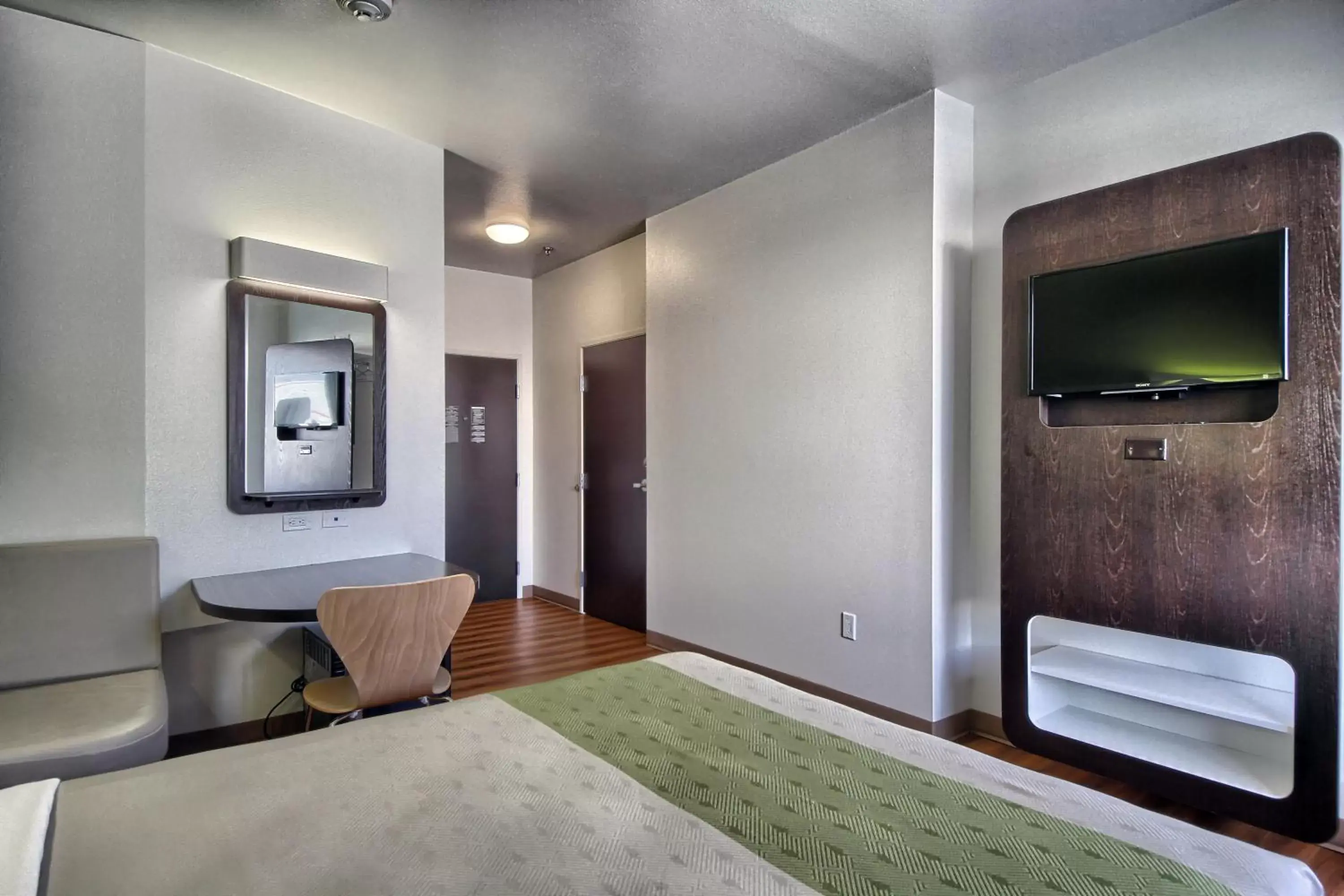 Bedroom, TV/Entertainment Center in Motel 6-Weslaco, TX