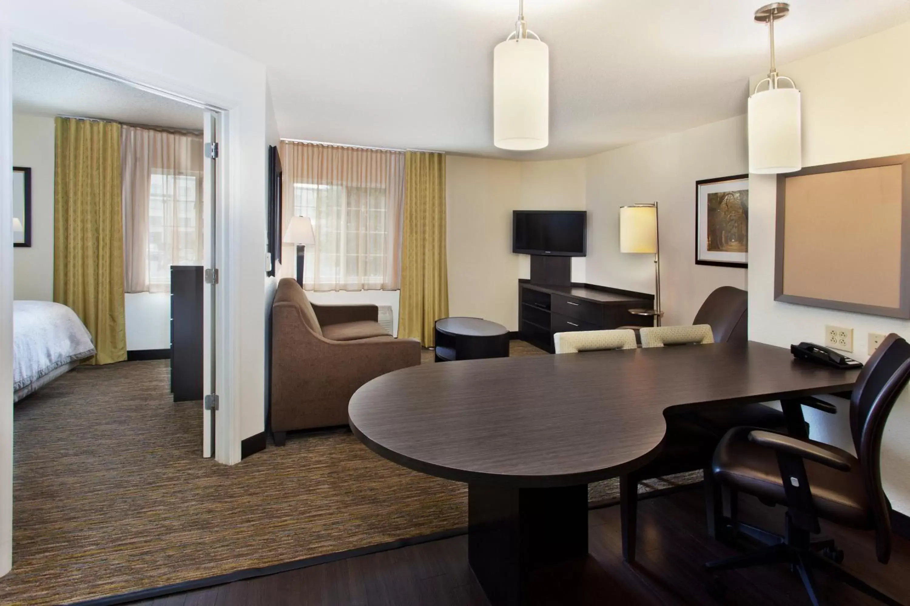 Photo of the whole room in Sonesta Simply Suites Philadelphia Willow Grove