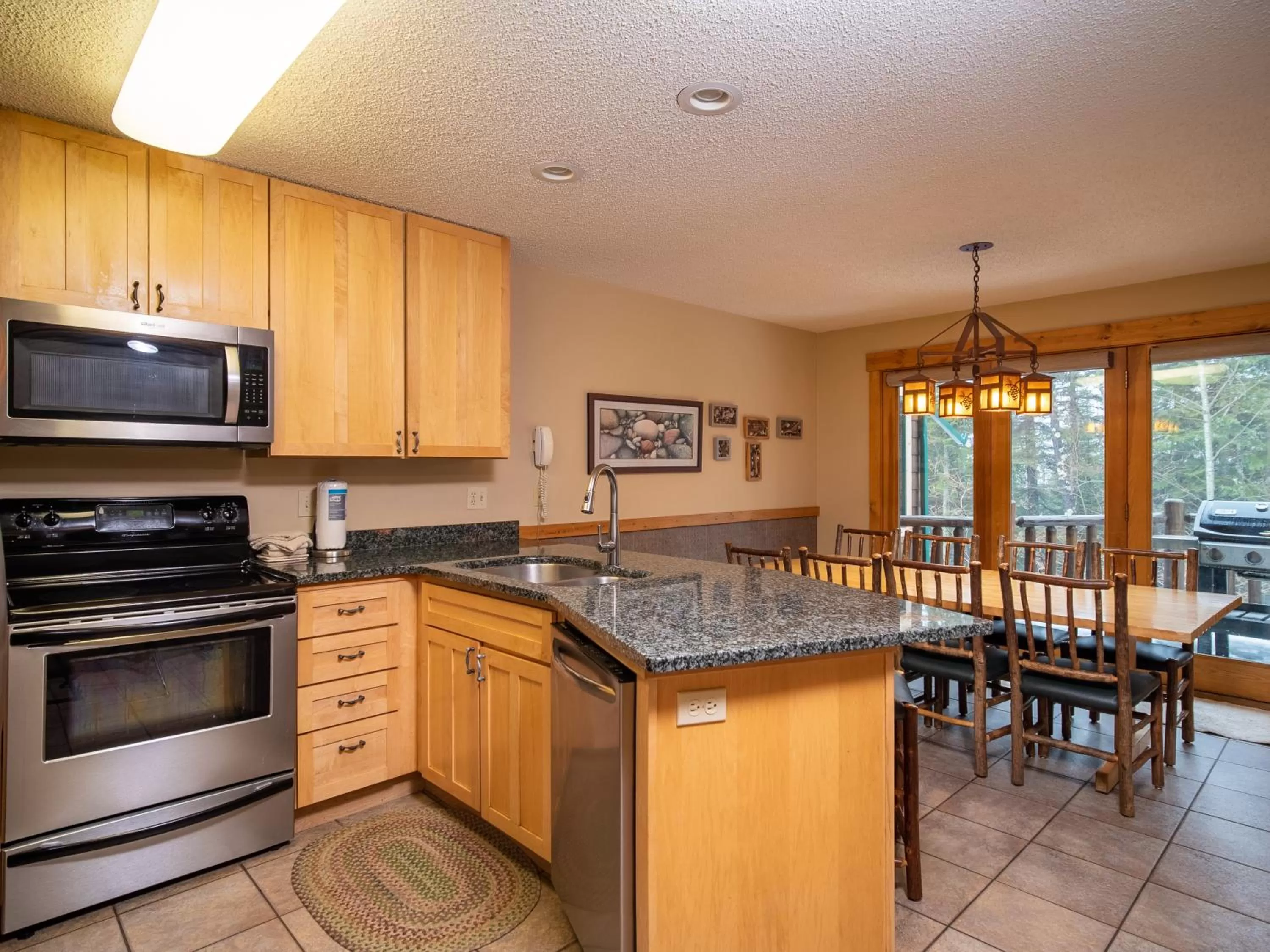 Kitchen or kitchenette in Caribou Highlands Lodge