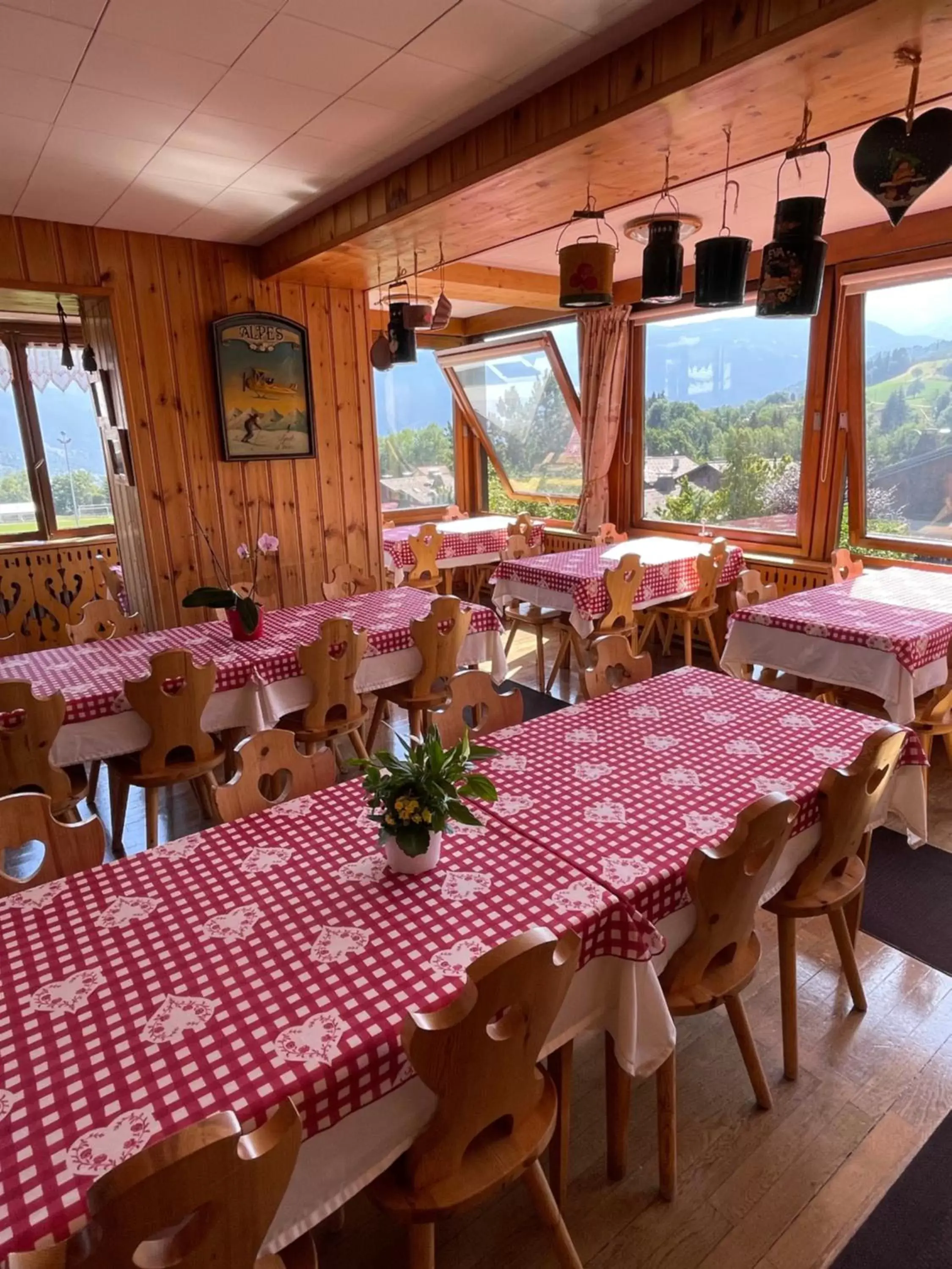 Breakfast, Restaurant/Places to Eat in Hotel Les Granits