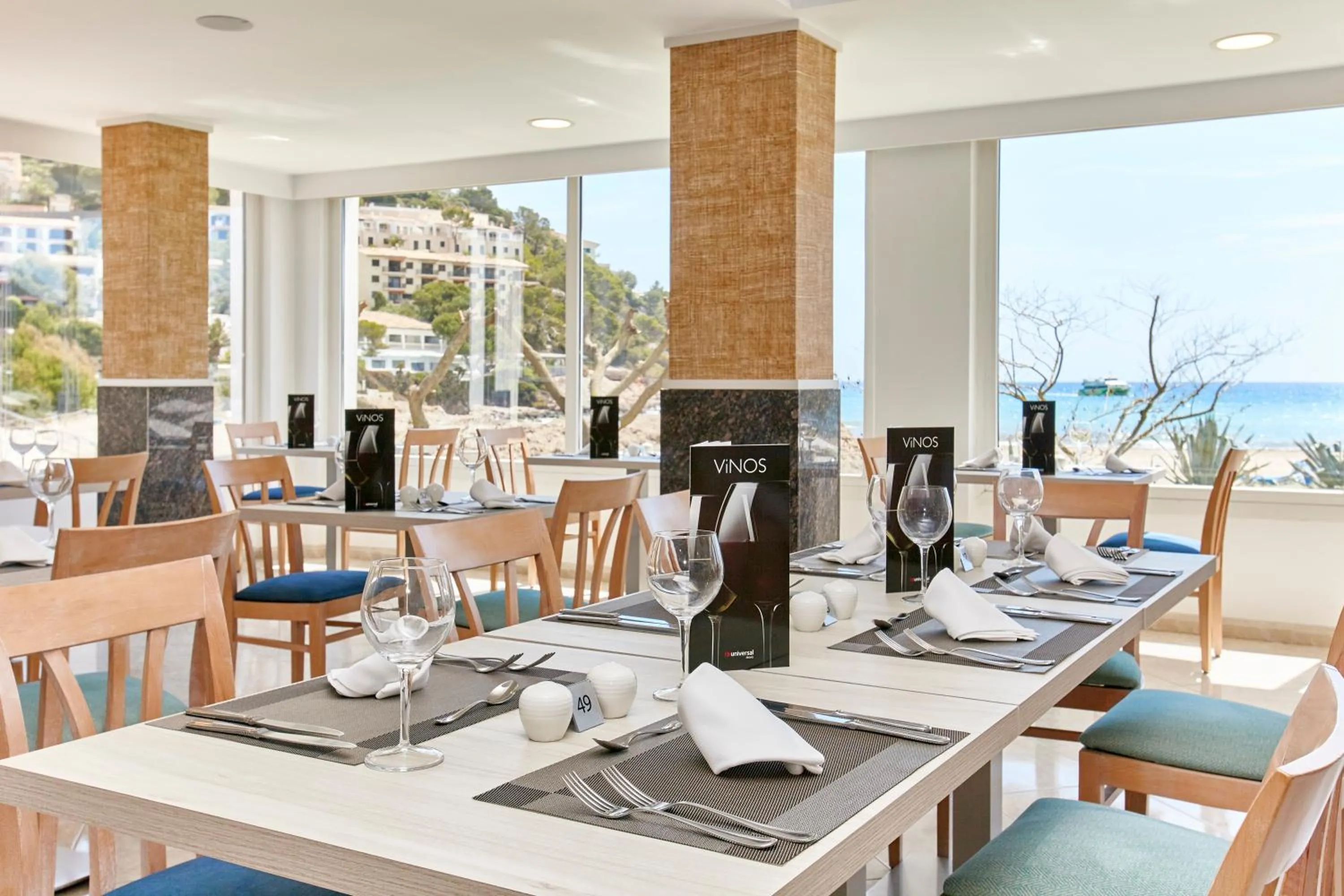 Restaurant/places to eat in Universal Hotel Castell Royal