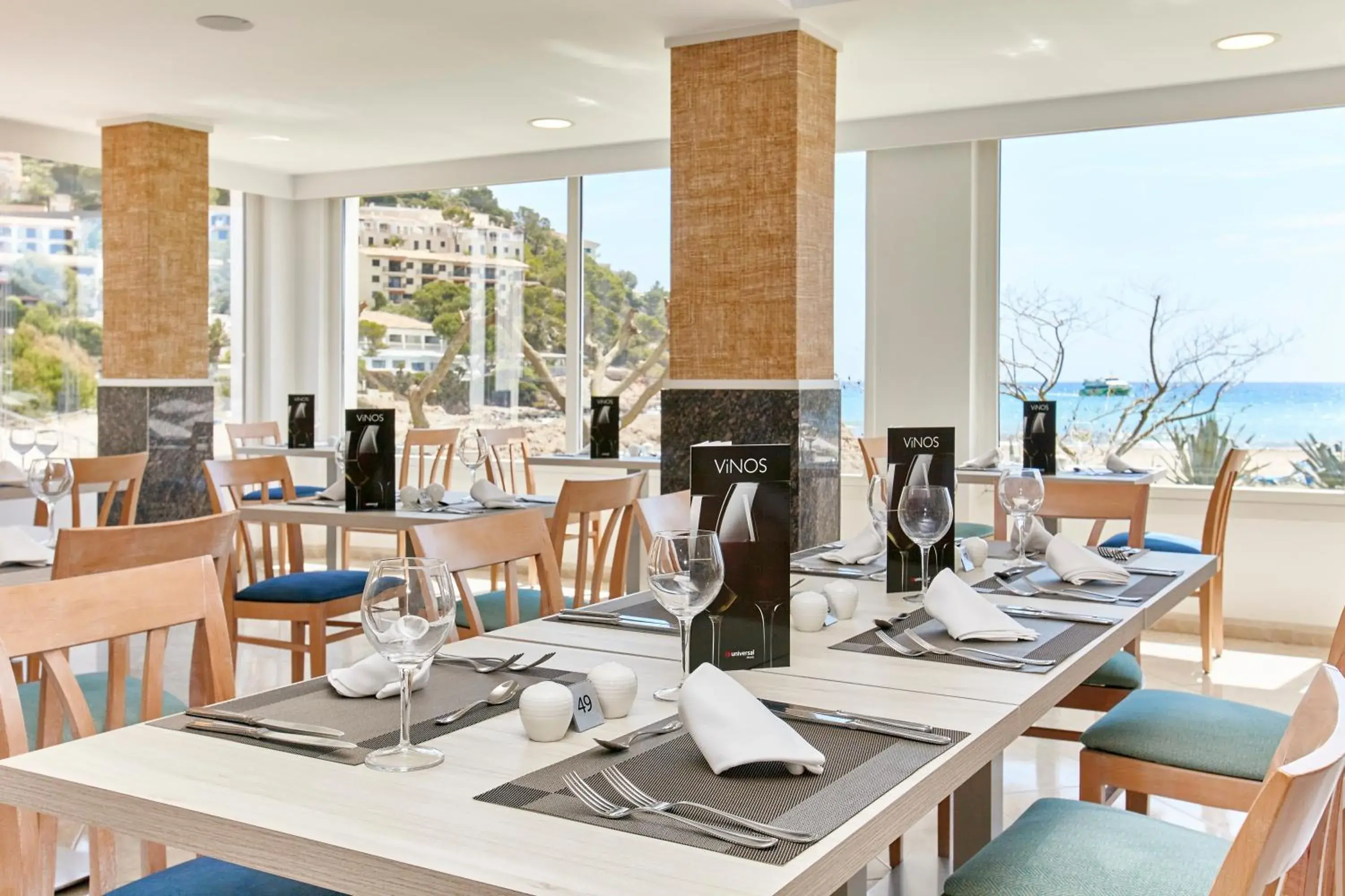 Restaurant/Places to Eat in Universal Hotel Castell Royal