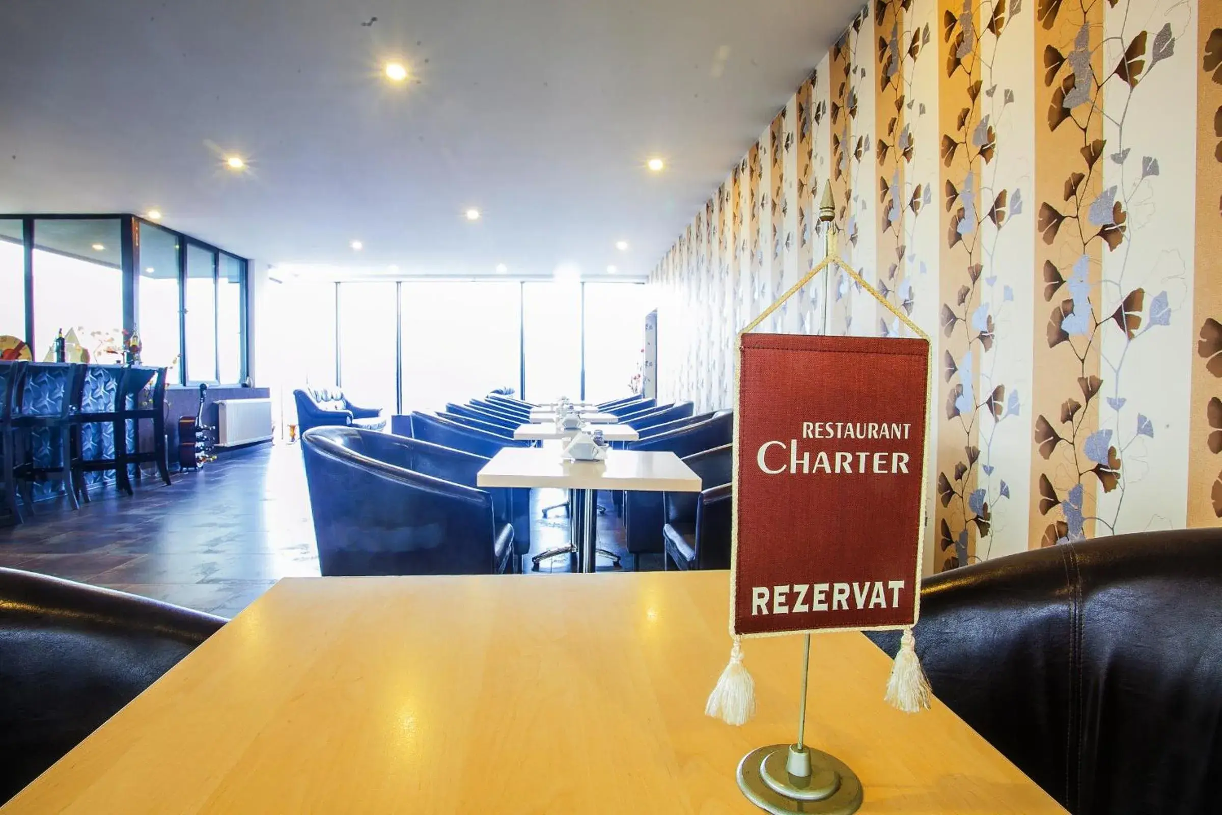 Restaurant/places to eat in Hotel Charter Otopeni