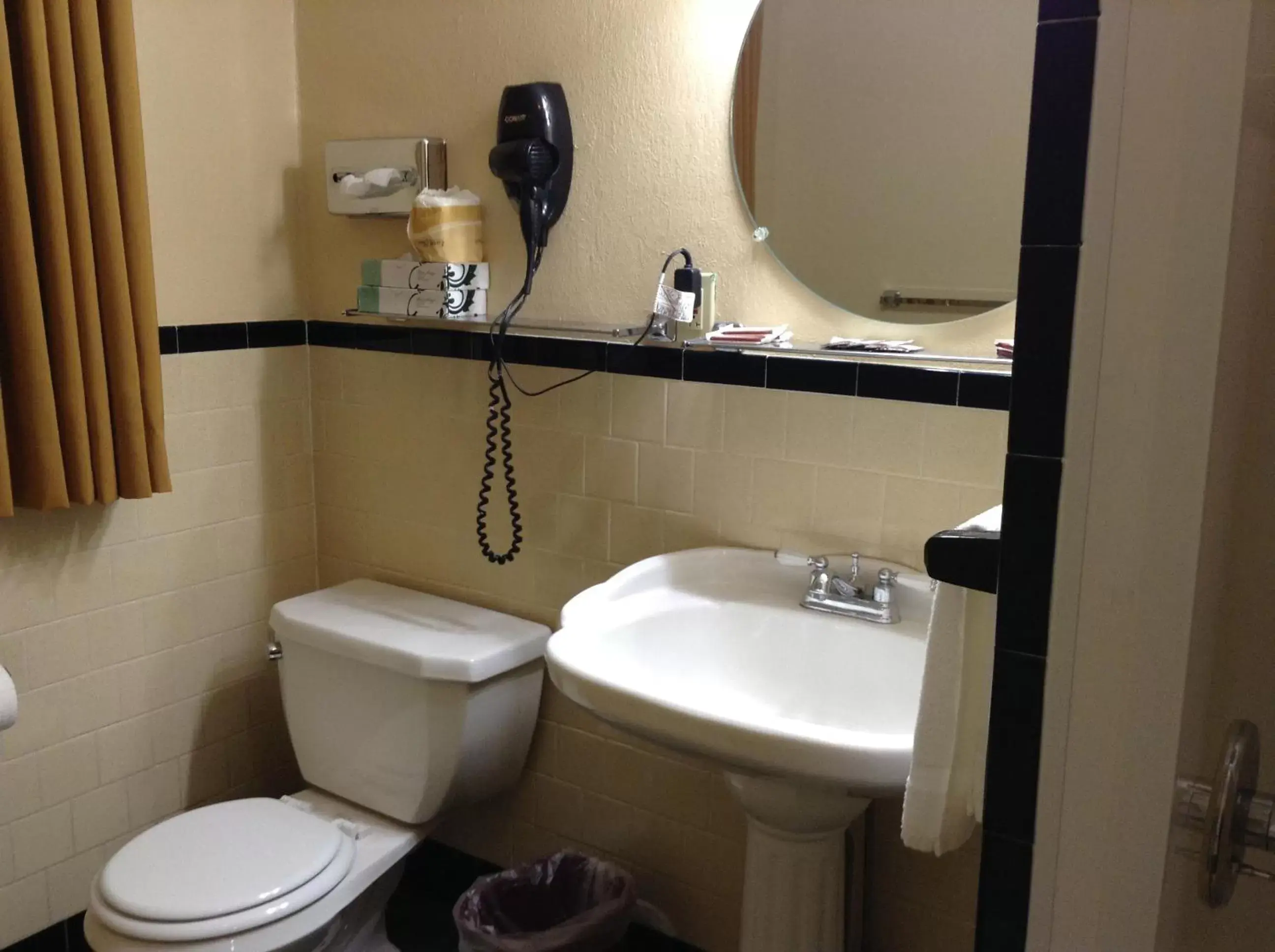 Bathroom in Briarcliff Motel