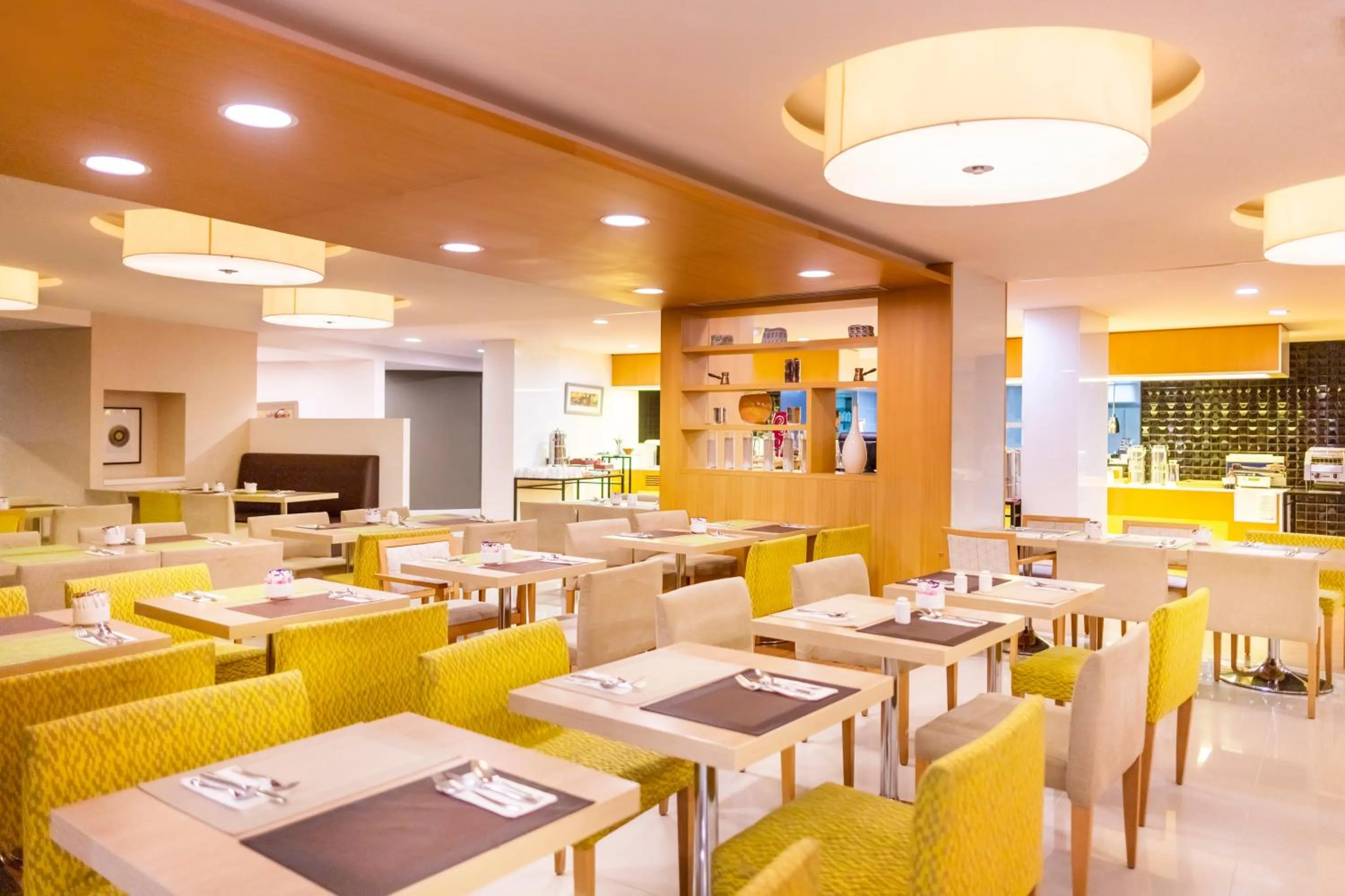 Restaurant/places to eat in Holiday Inn Muscat AlSeeb by IHG