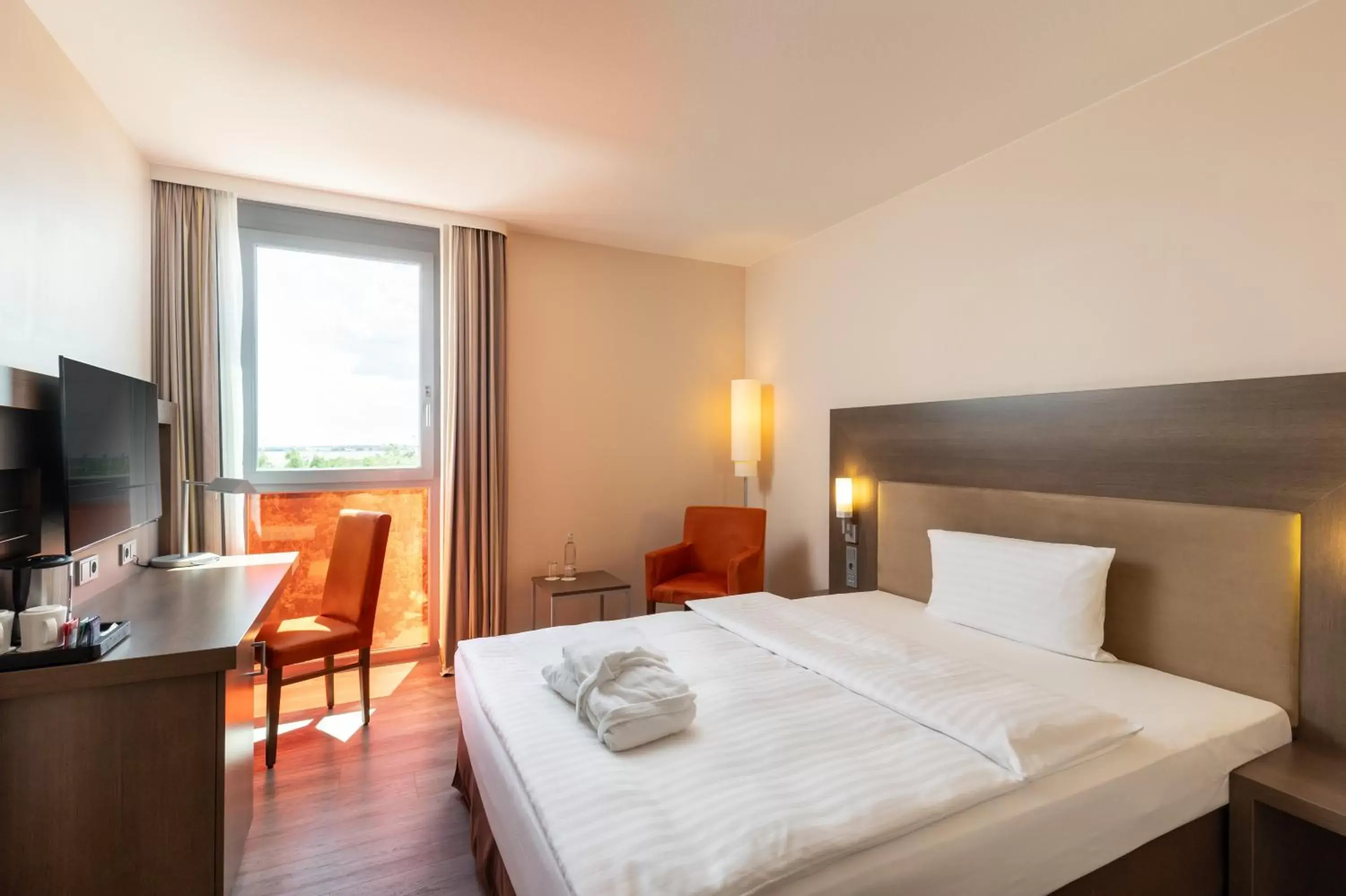 Photo of the whole room, Bed in IntercityHotel Berlin Airport Area North