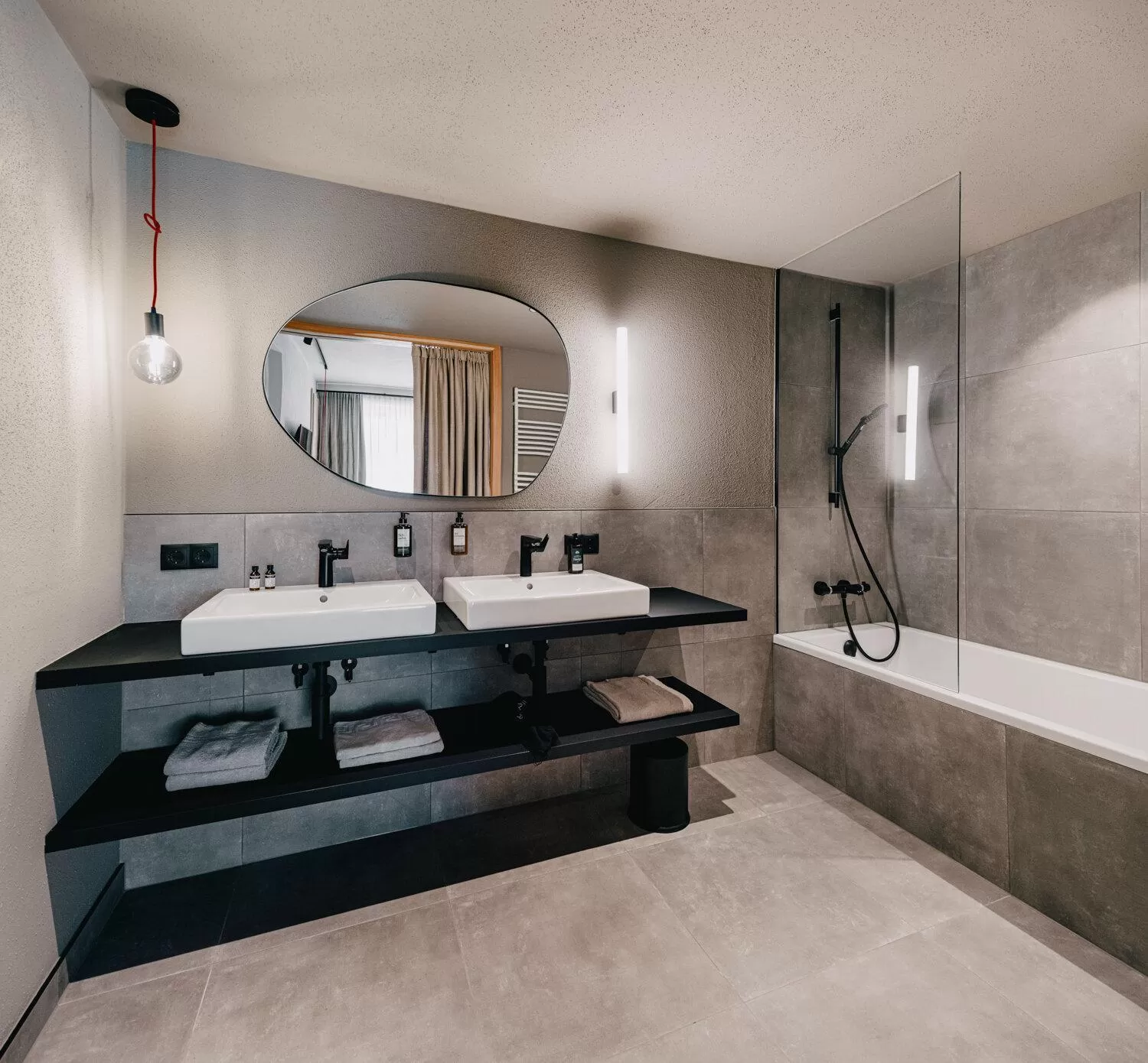 Shower in das bleibt Alpine Suites