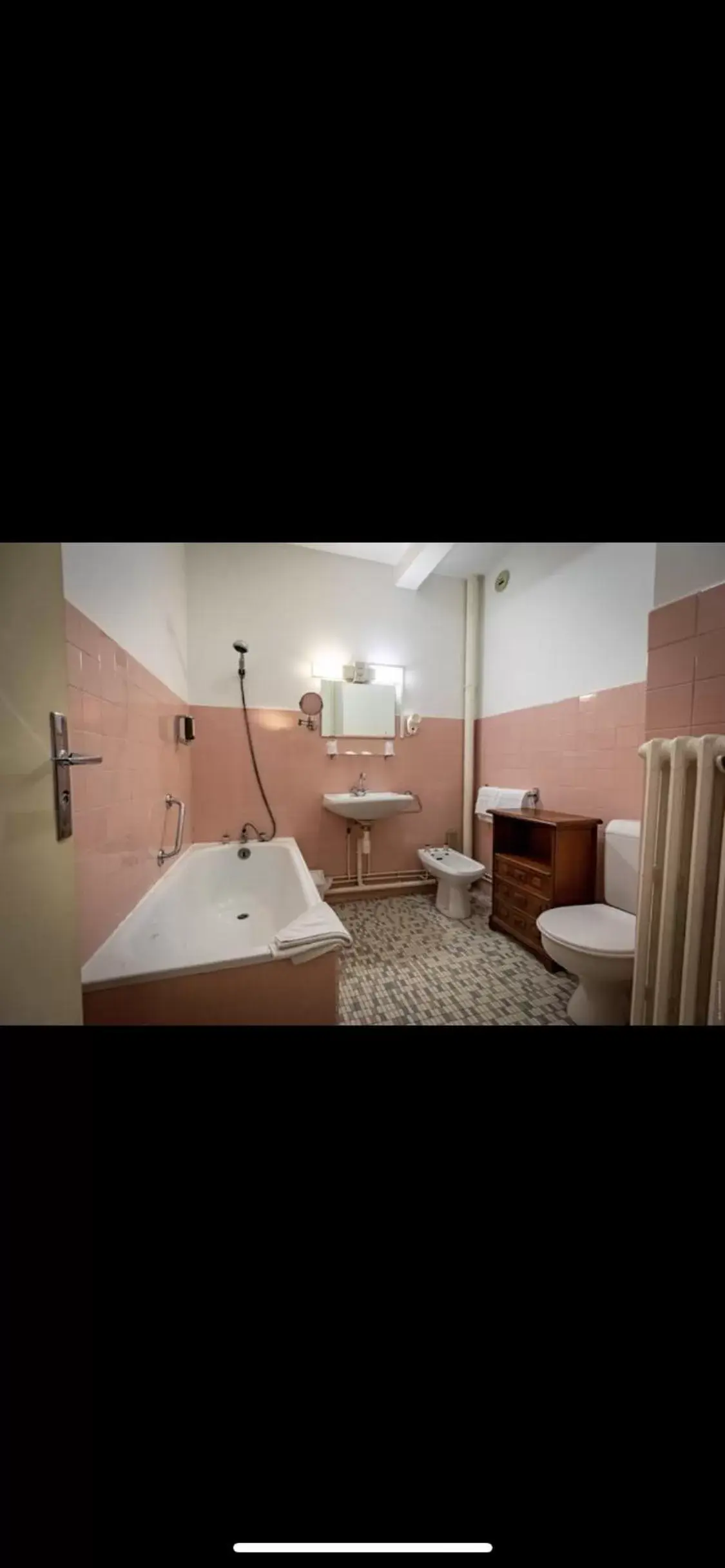 Bathroom in Hotel Christina - Contact Hotel