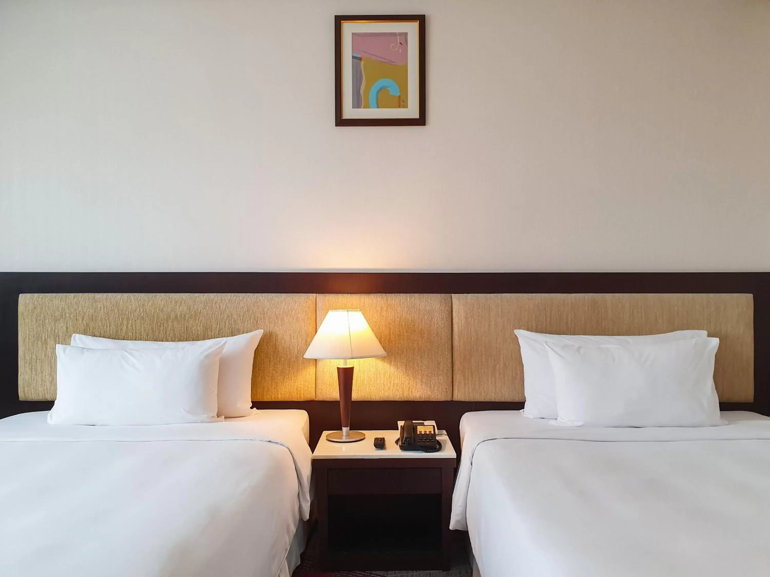 Bed in Zenith Sukhumvit Hotel - SHA Extra Plus