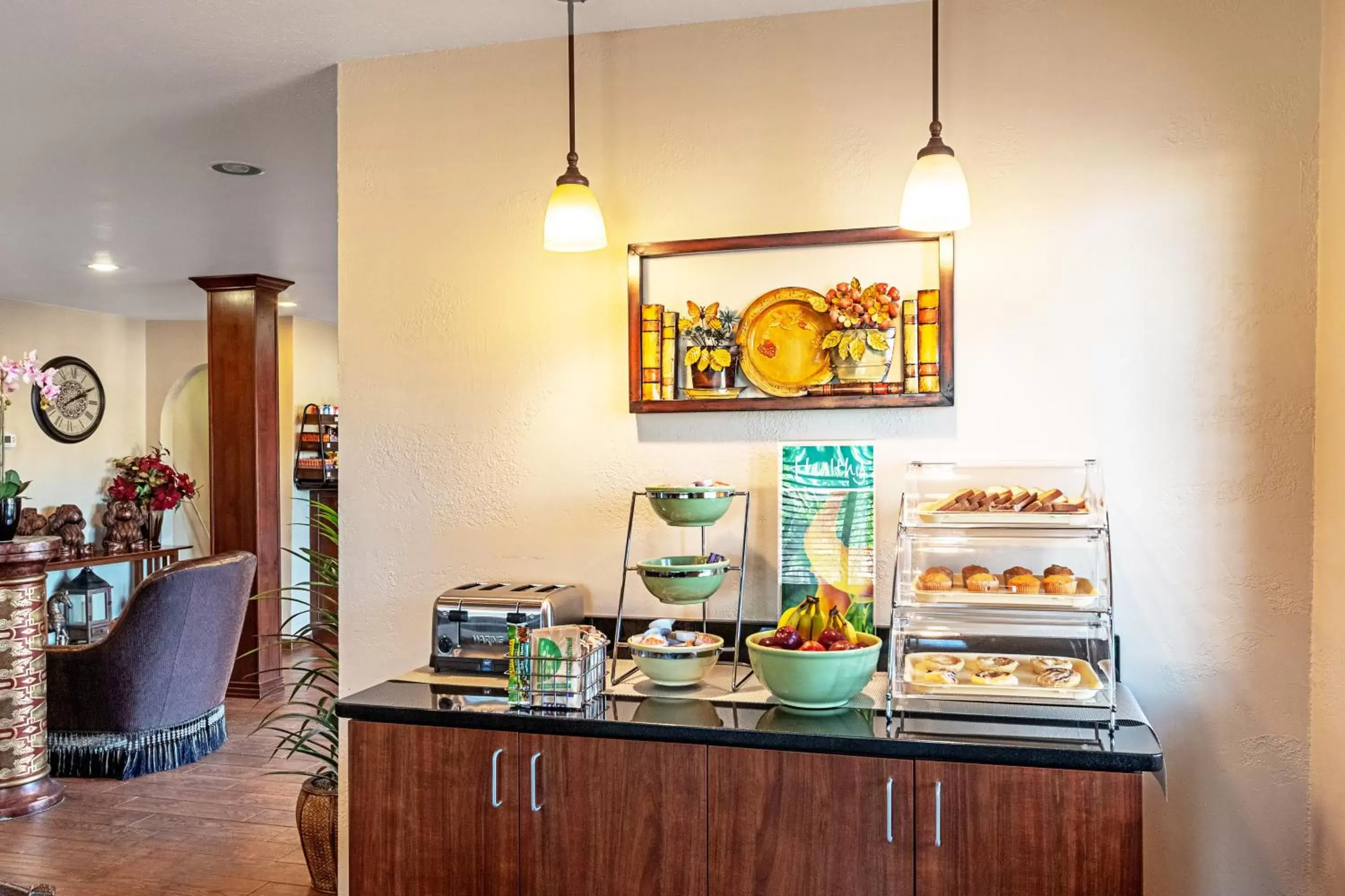 Dining area in Quality Inn