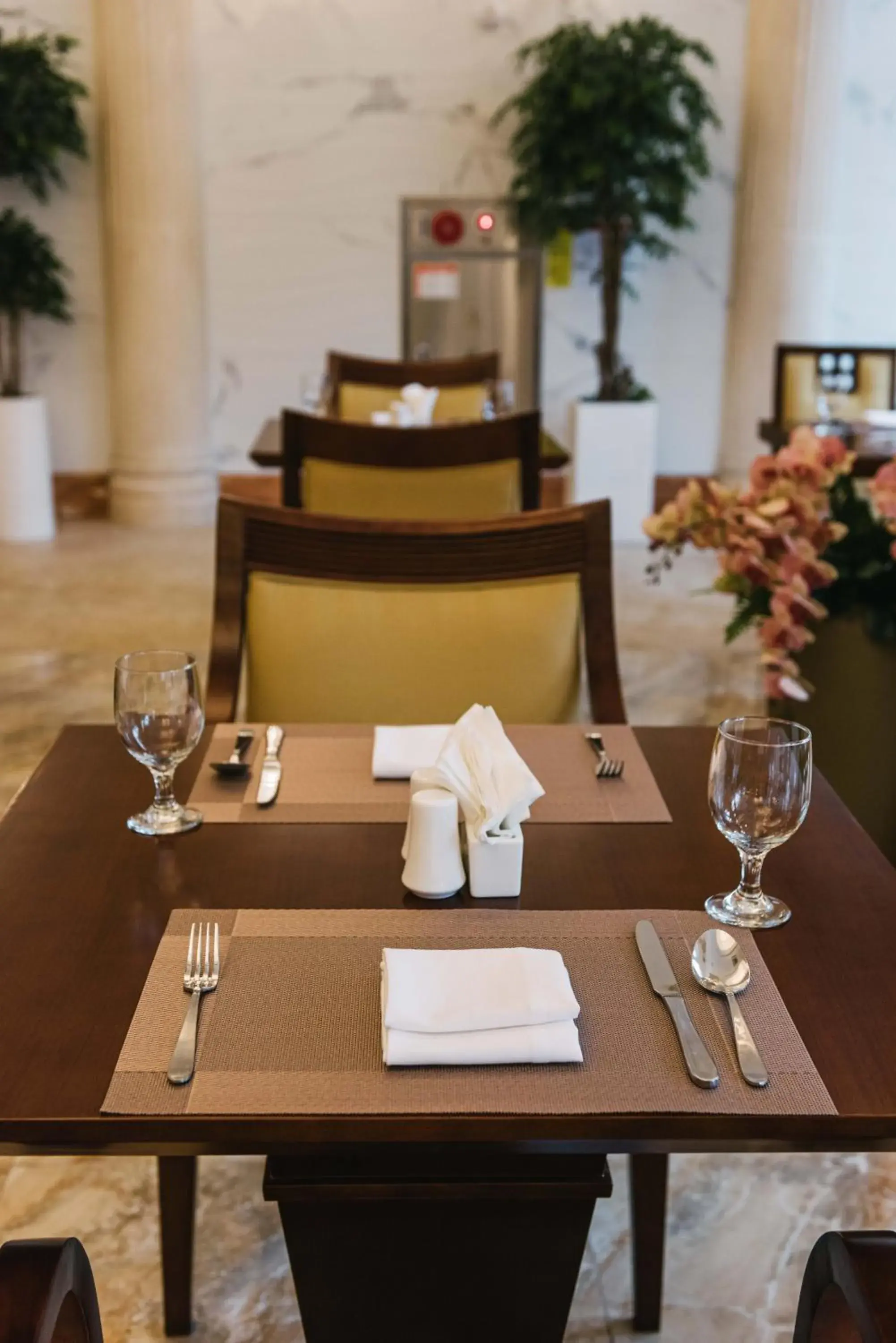 Breakfast, Restaurant/Places to Eat in GoldOne Hotel & Suites