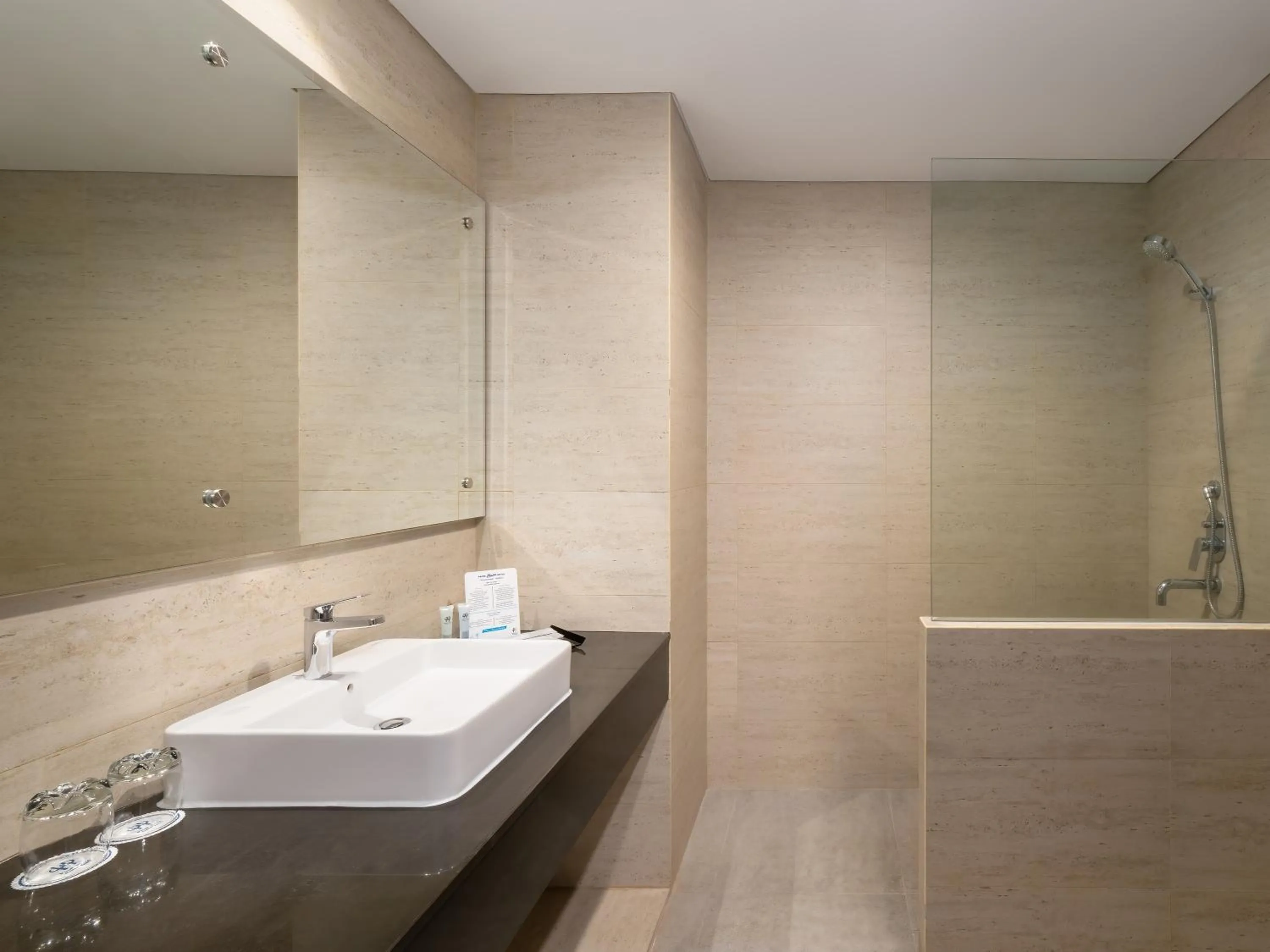 Bathroom in d'primahotel Kualanamu Airport Medan