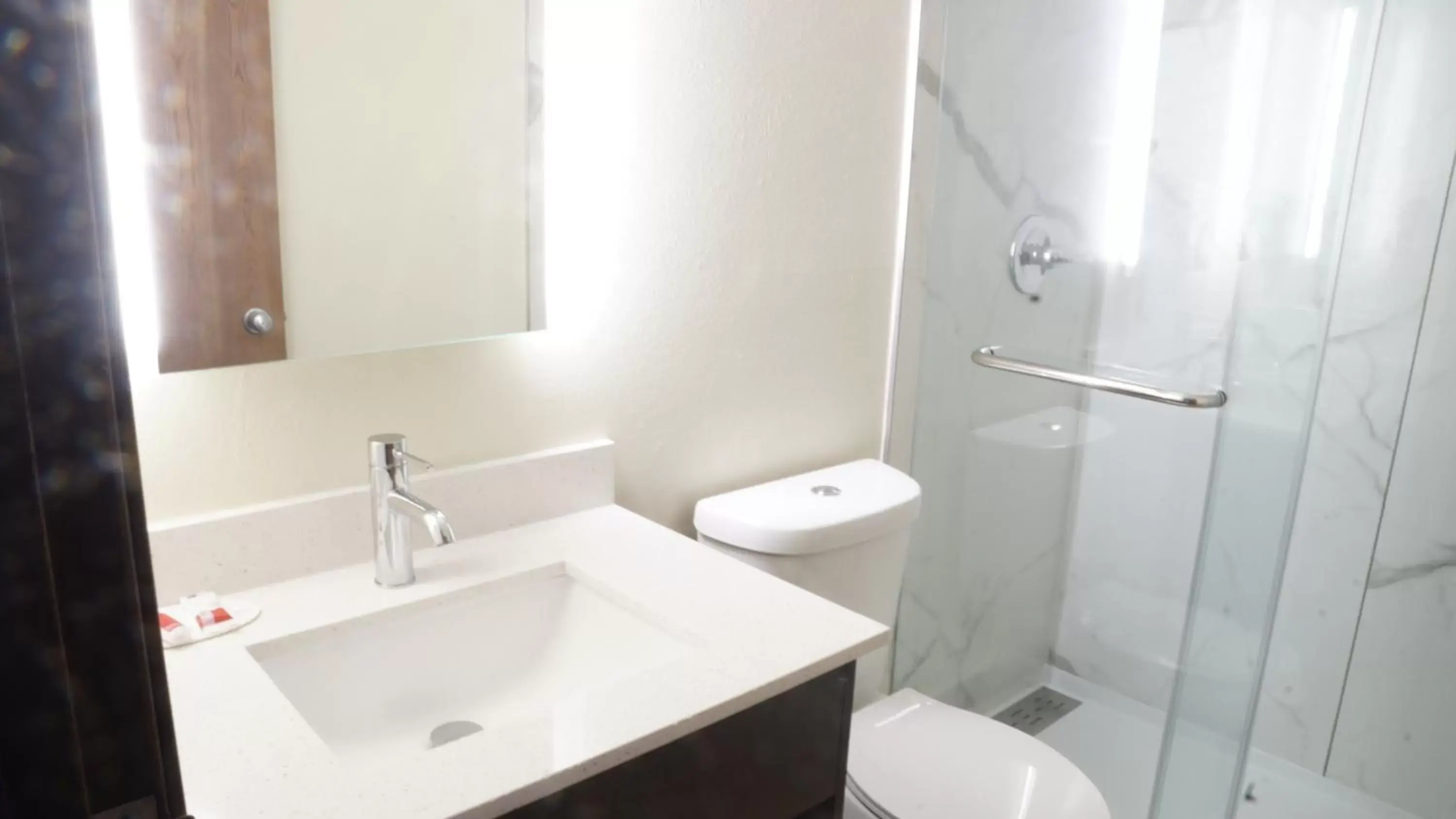 Queen Room with Two Queen Beds - Non-Smoking in Rodeway Inn Elkhart Queen Room with Two Queen Beds - Non-Smoking in Rodeway Inn Elkhart