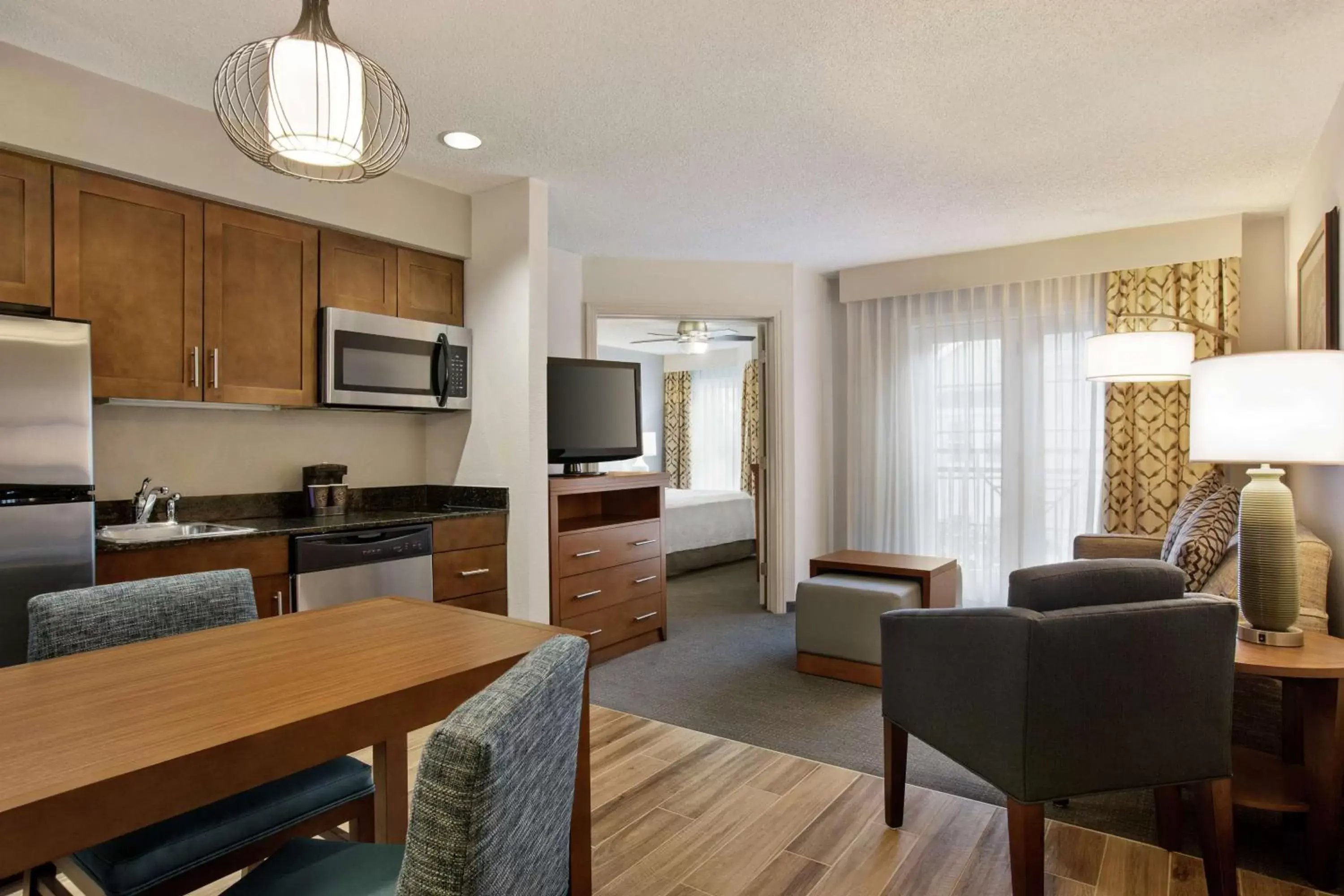 Bedroom, Seating Area in Homewood Suites by Hilton Kansas City Airport