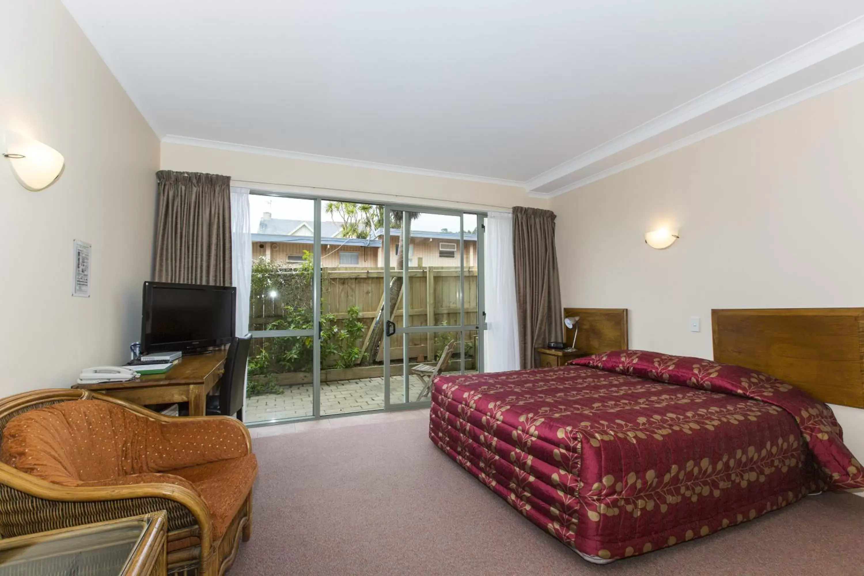 Bedroom in Fernhill Motor Lodge