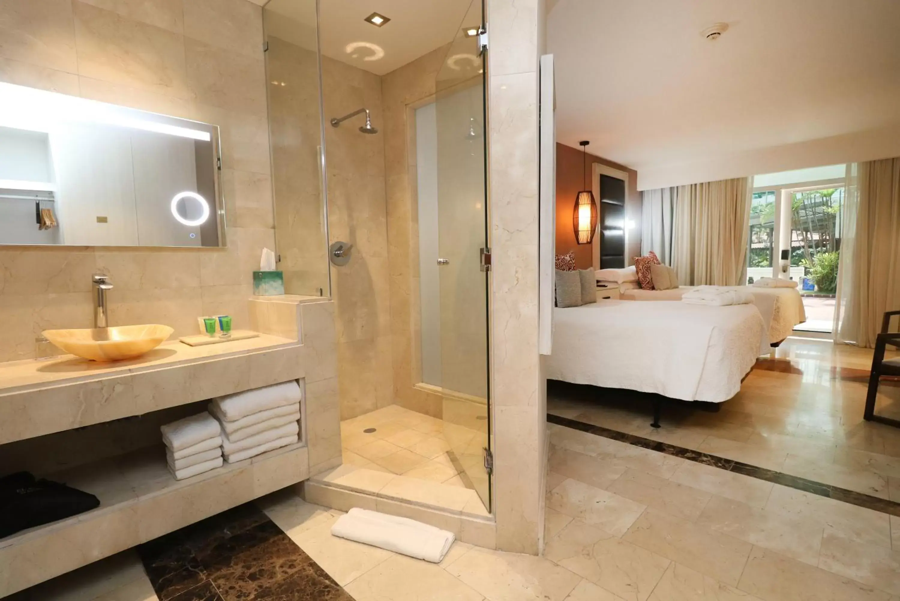 Shower, Bathroom in Hotel El Panama by Faranda Grand, a member of Radisson Individuals