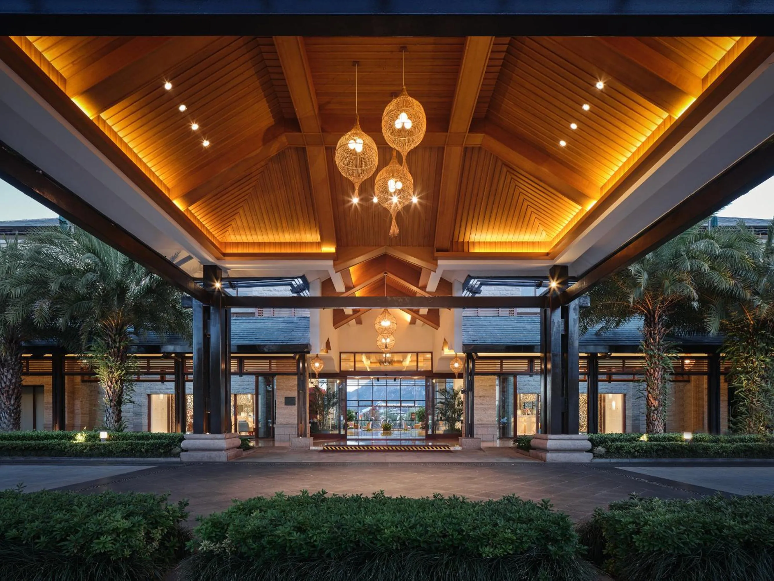 Property building in HUALUXE Hotels & Resorts Kunming