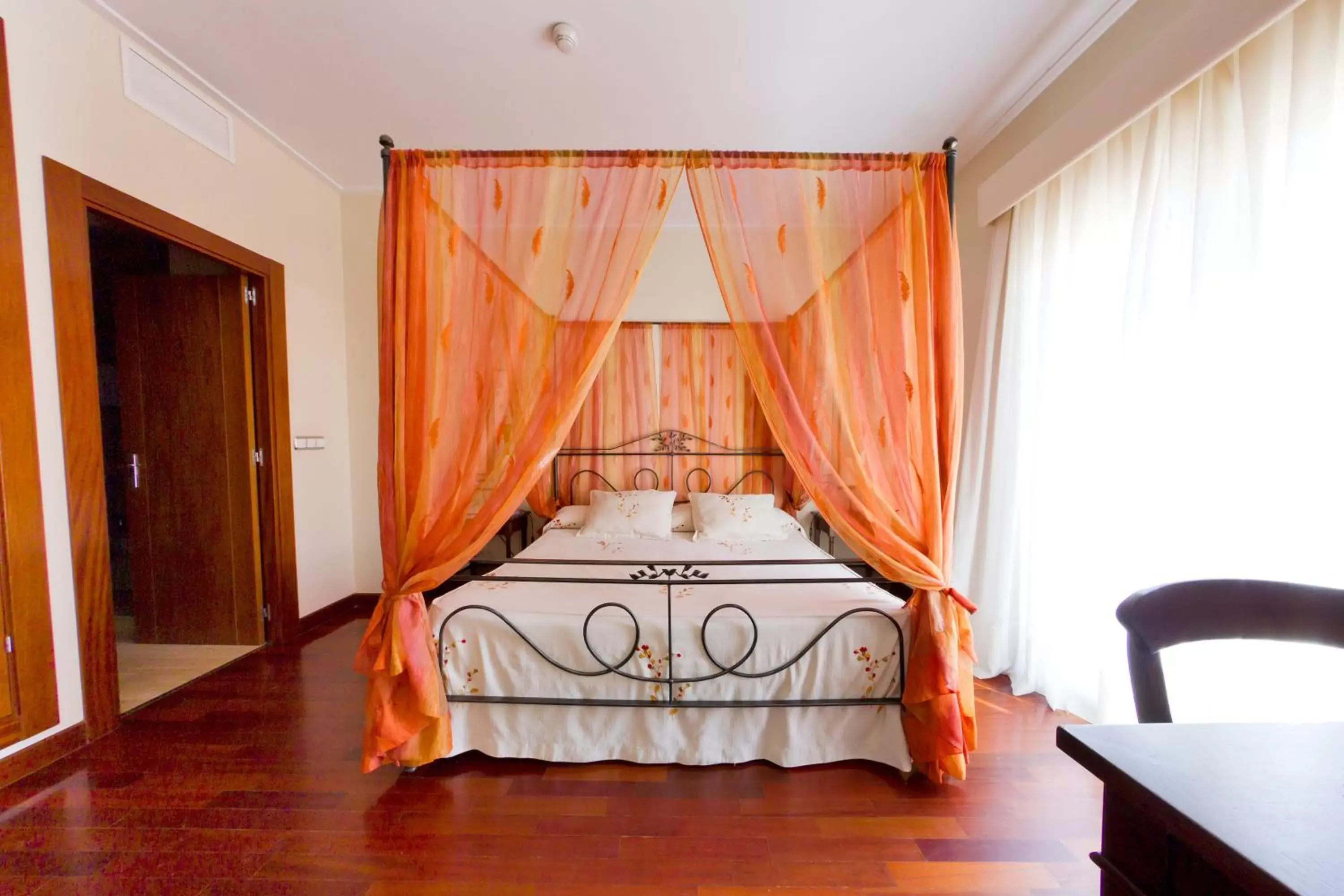 Bedroom, Bed in Hotel Traíña Bedroom, Bed in Hotel Traíña