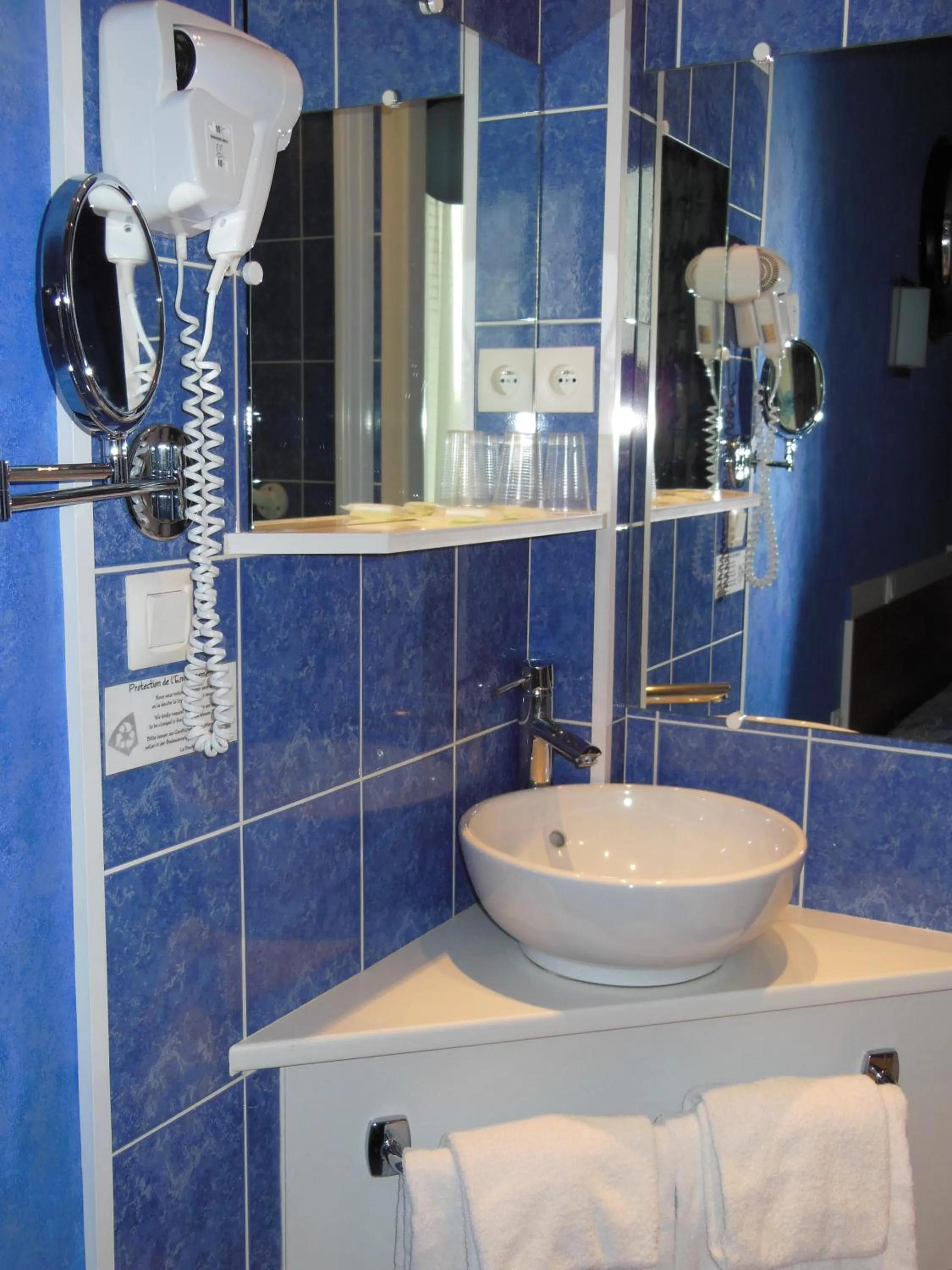 Shower in Hotel Anne De Bretagne BLOIS