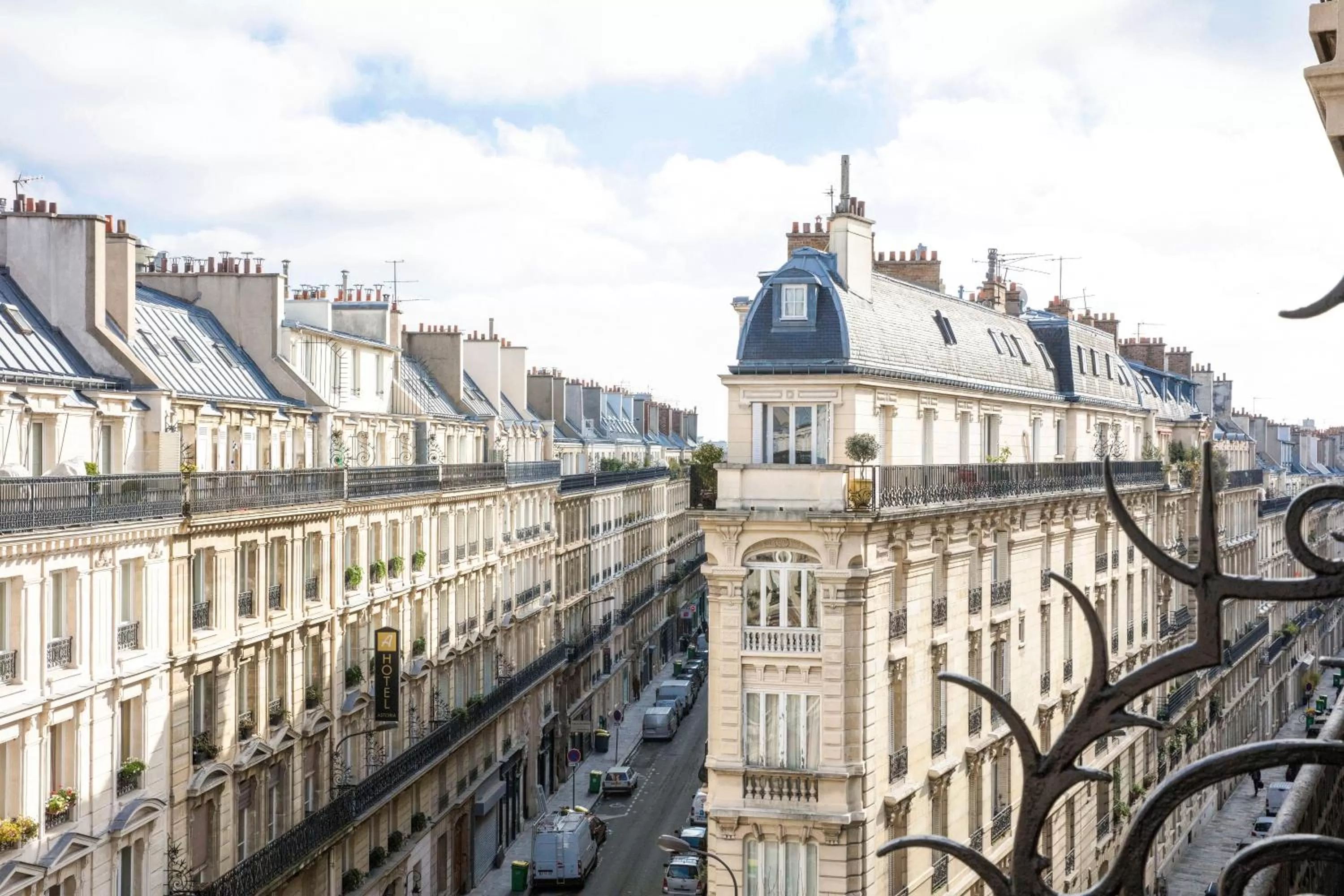 Street view in Hotel Berne Opera