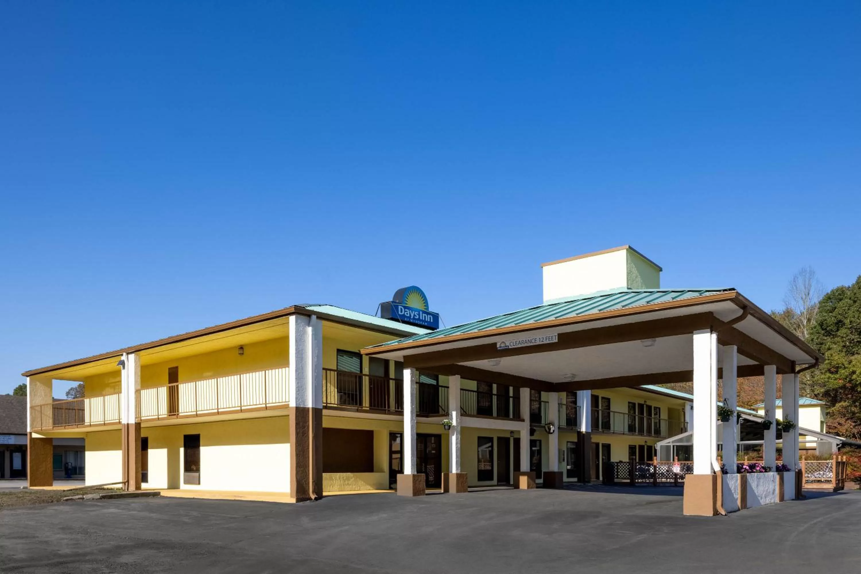 Property building in Days Inn by Wyndham Murphy