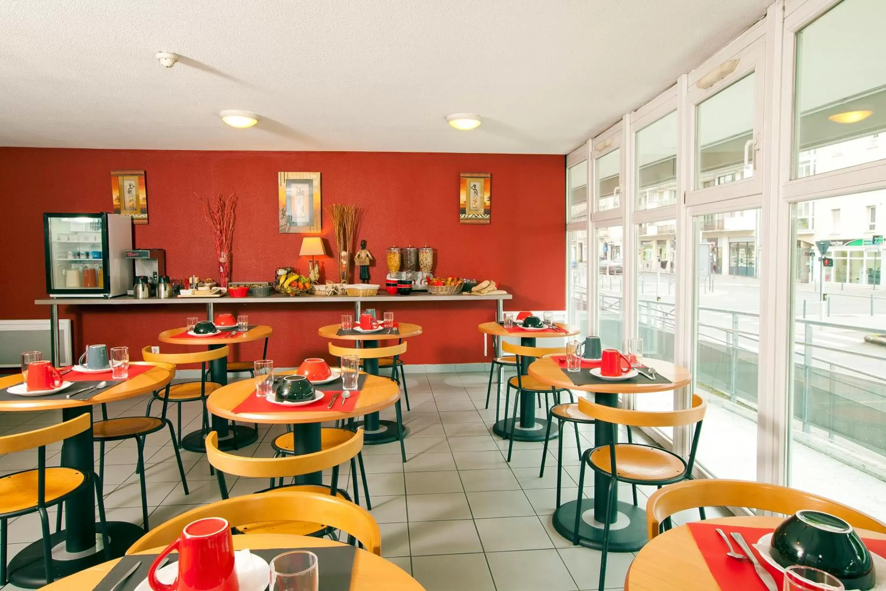Continental breakfast, Restaurant/Places to Eat in Séjours & Affaires Poitiers Lamartine