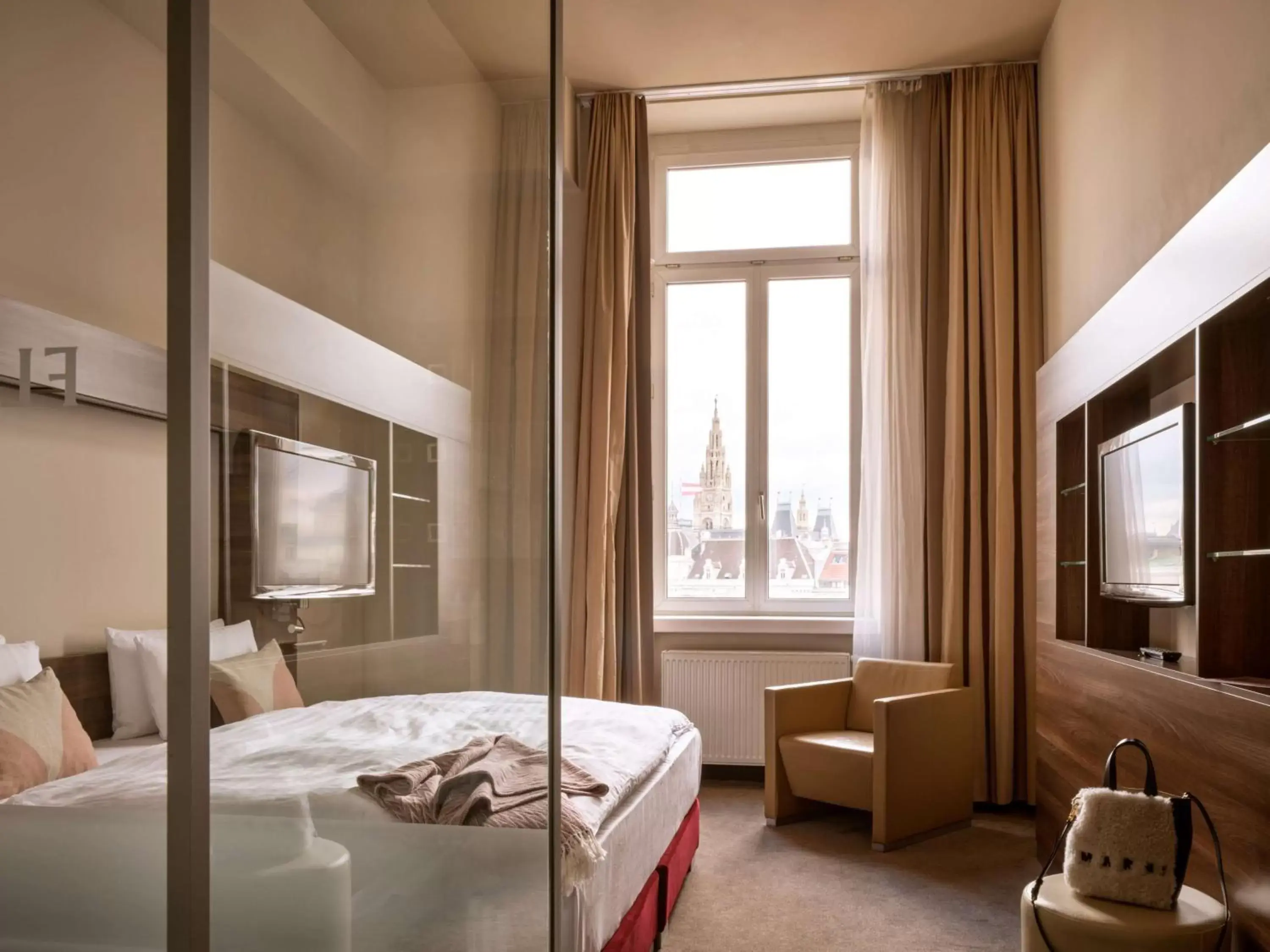 View (from property/room), Bed in Flemings Selection Hotel Wien-City