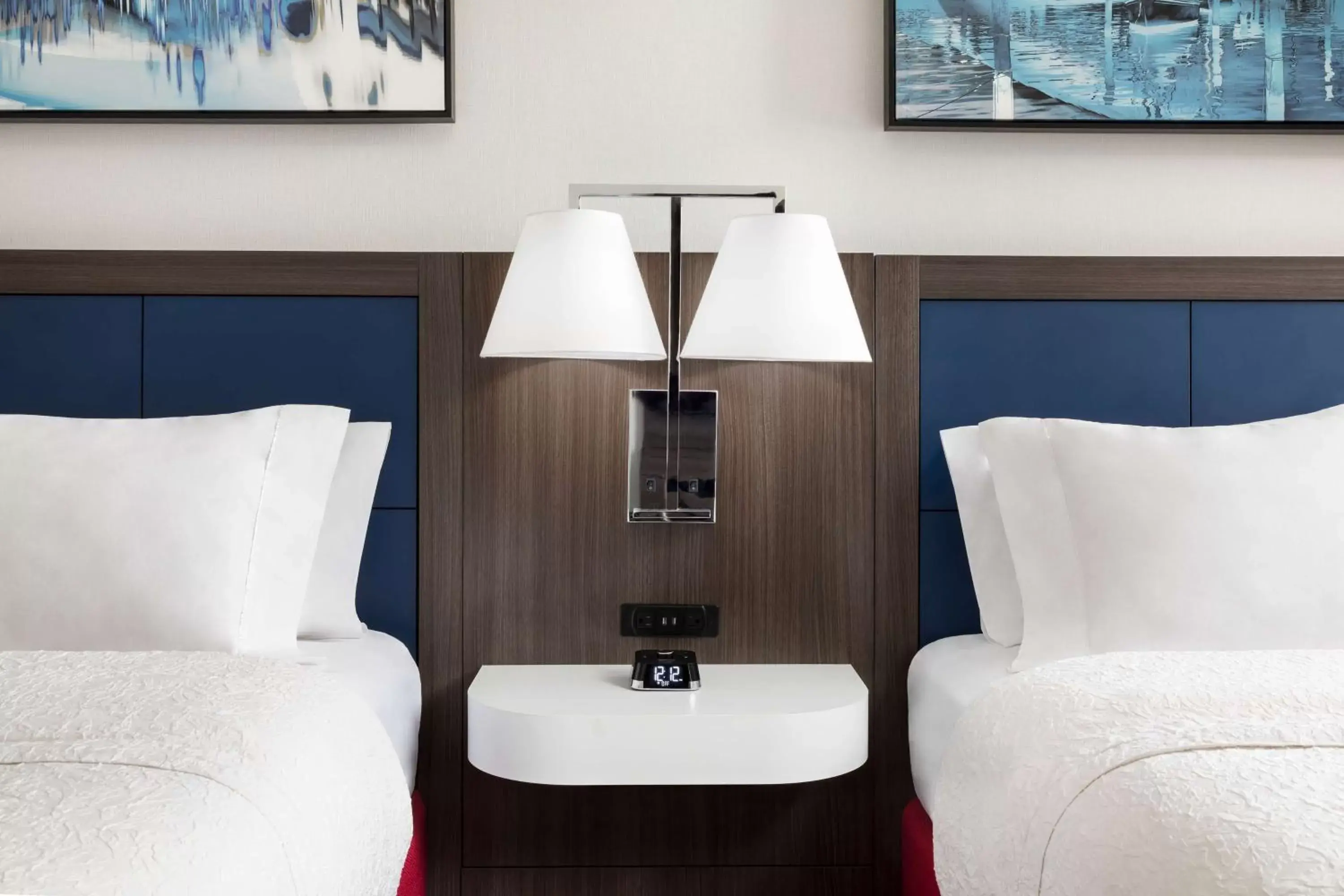 Bed, Bathroom in Hampton Inn & Suites Baltimore Inner Harbor