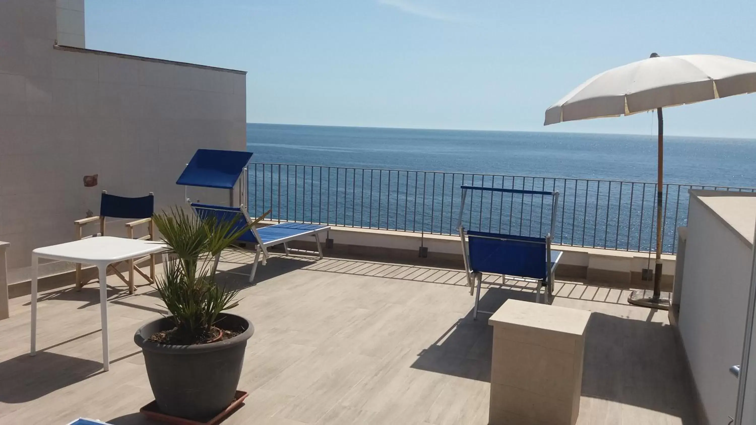 Two-Bedroom Apartment with Sea View in Giuggiulena