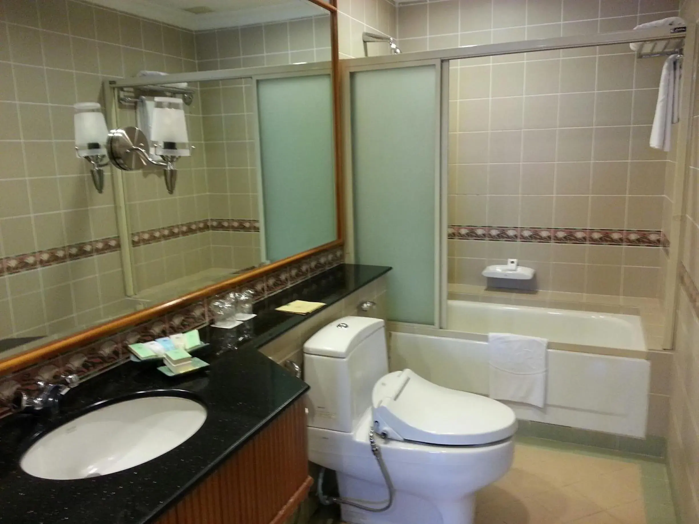 Bathroom in Tiara Labuan Hotel