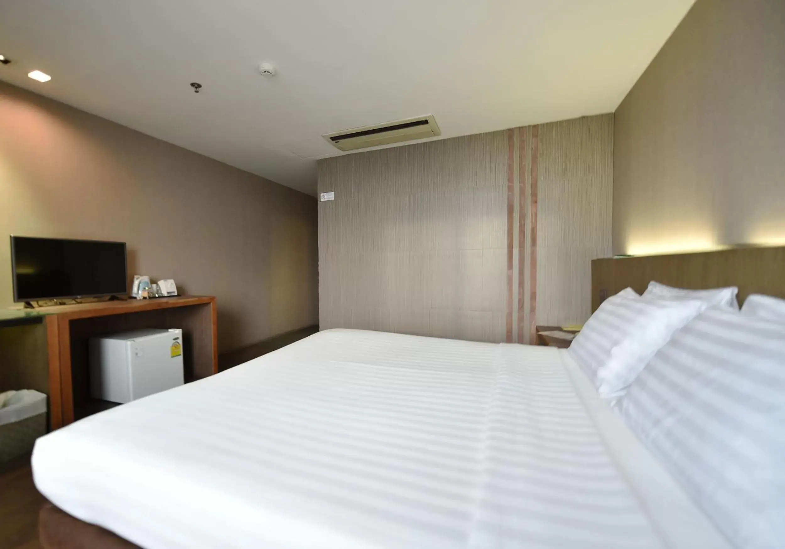 Bed in Bangkok City Hotel