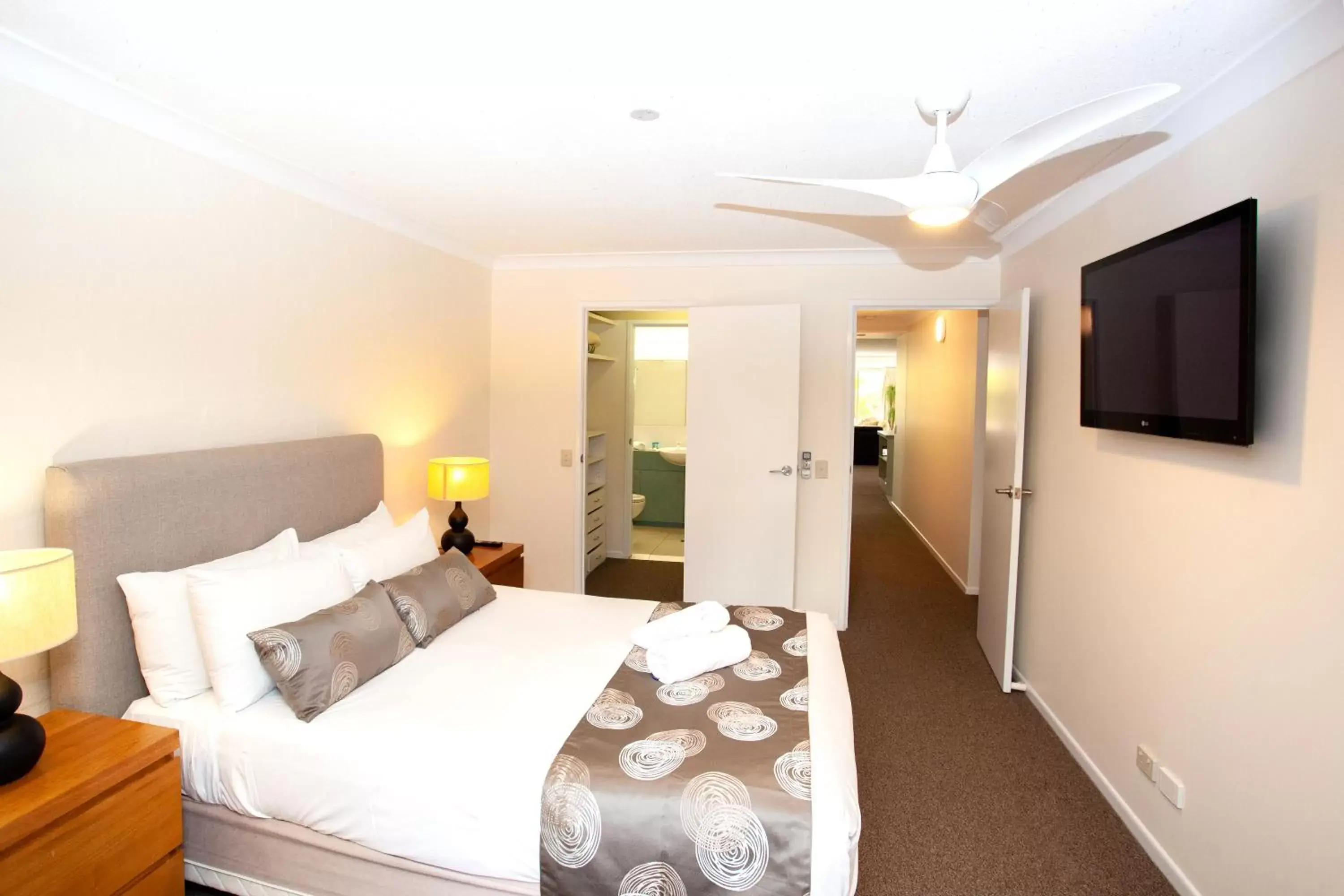 Photo of the whole room, Bed in Osprey Apartments Photo of the whole room, Bed in Osprey Apartments