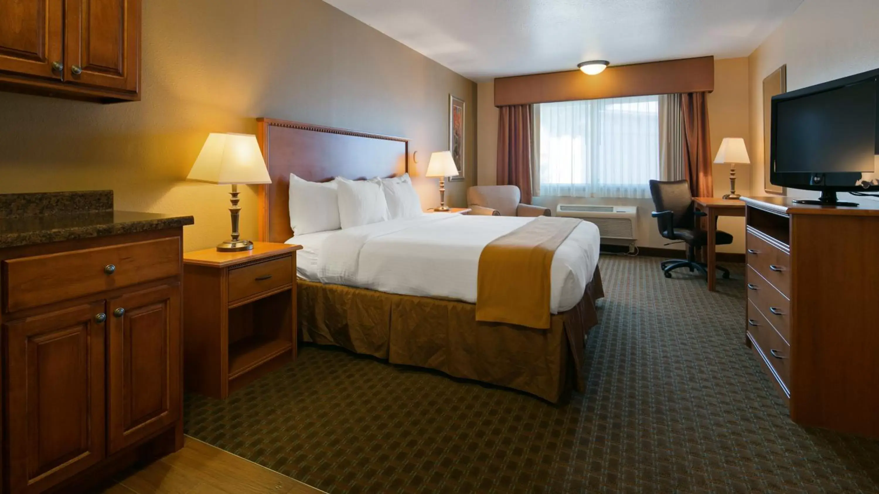 Photo of the whole room, Bed in Best Western Empire Towers