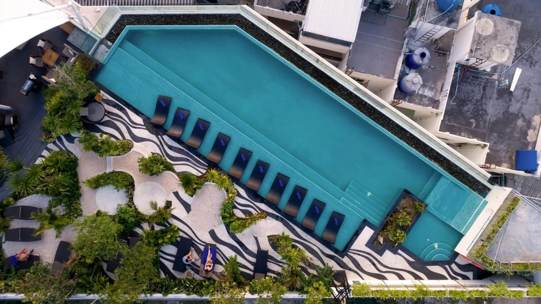 Swimming pool in Mercure Phuket Patong Journeyhub Swimming pool in Mercure Phuket Patong Journeyhub