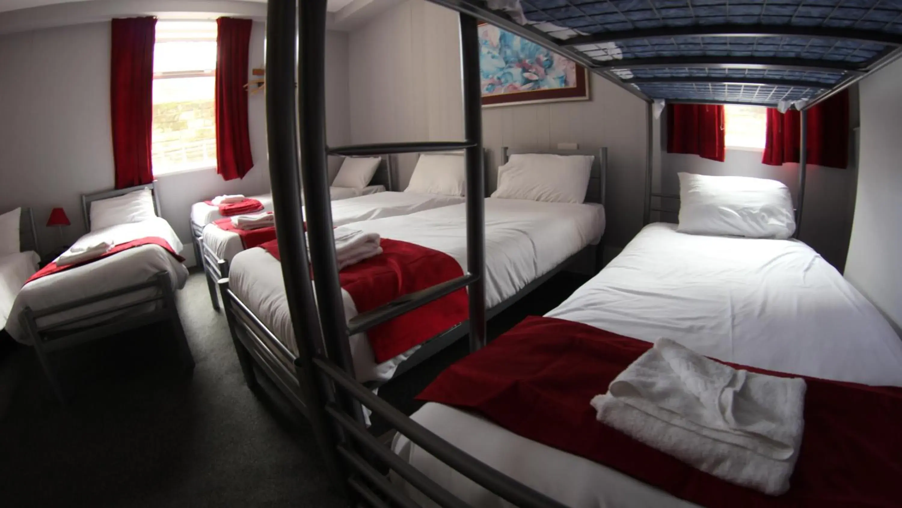 Bunk Bed in Fairmount Hotel