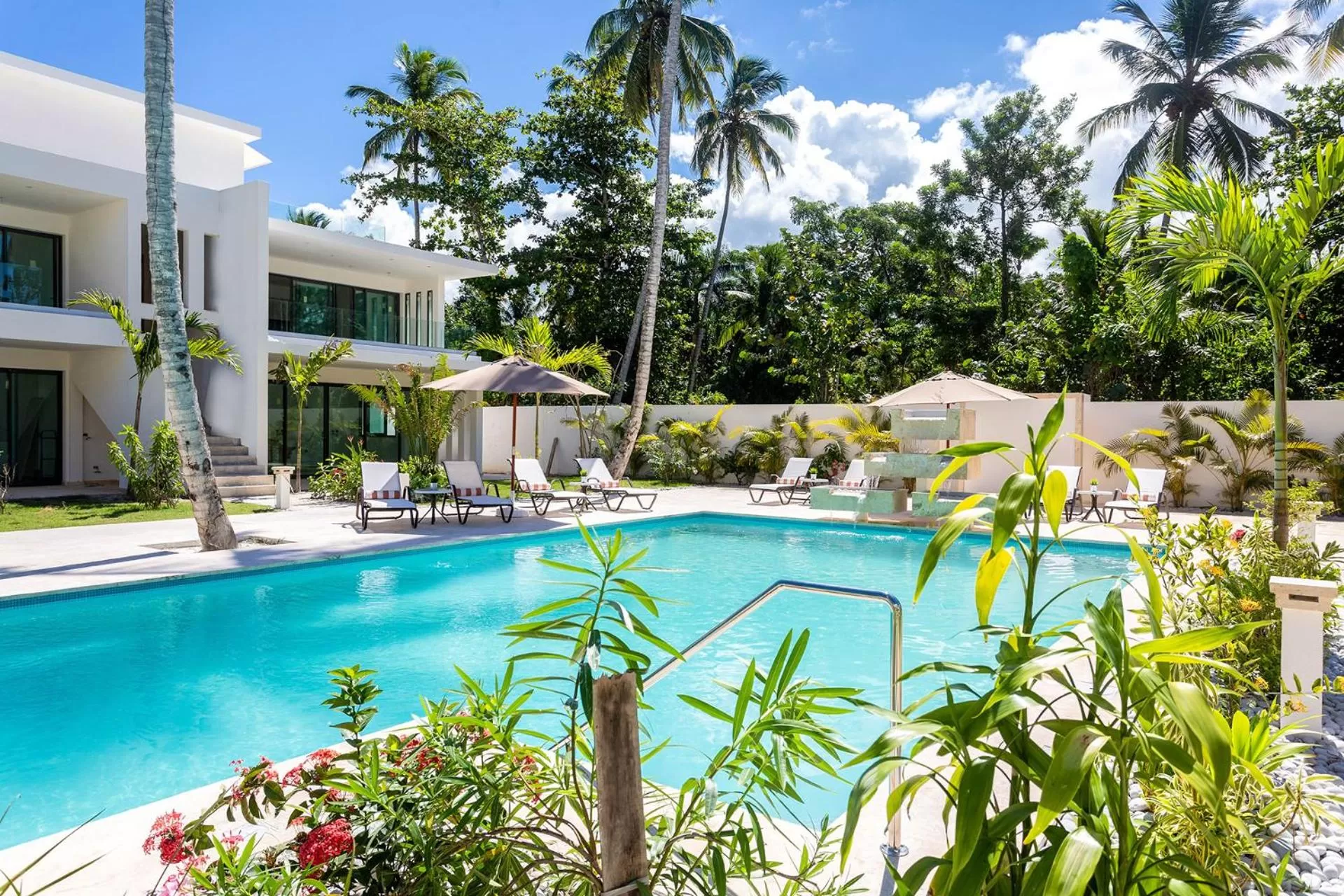 Area and facilities, Swimming Pool in Louisa Aparthotel